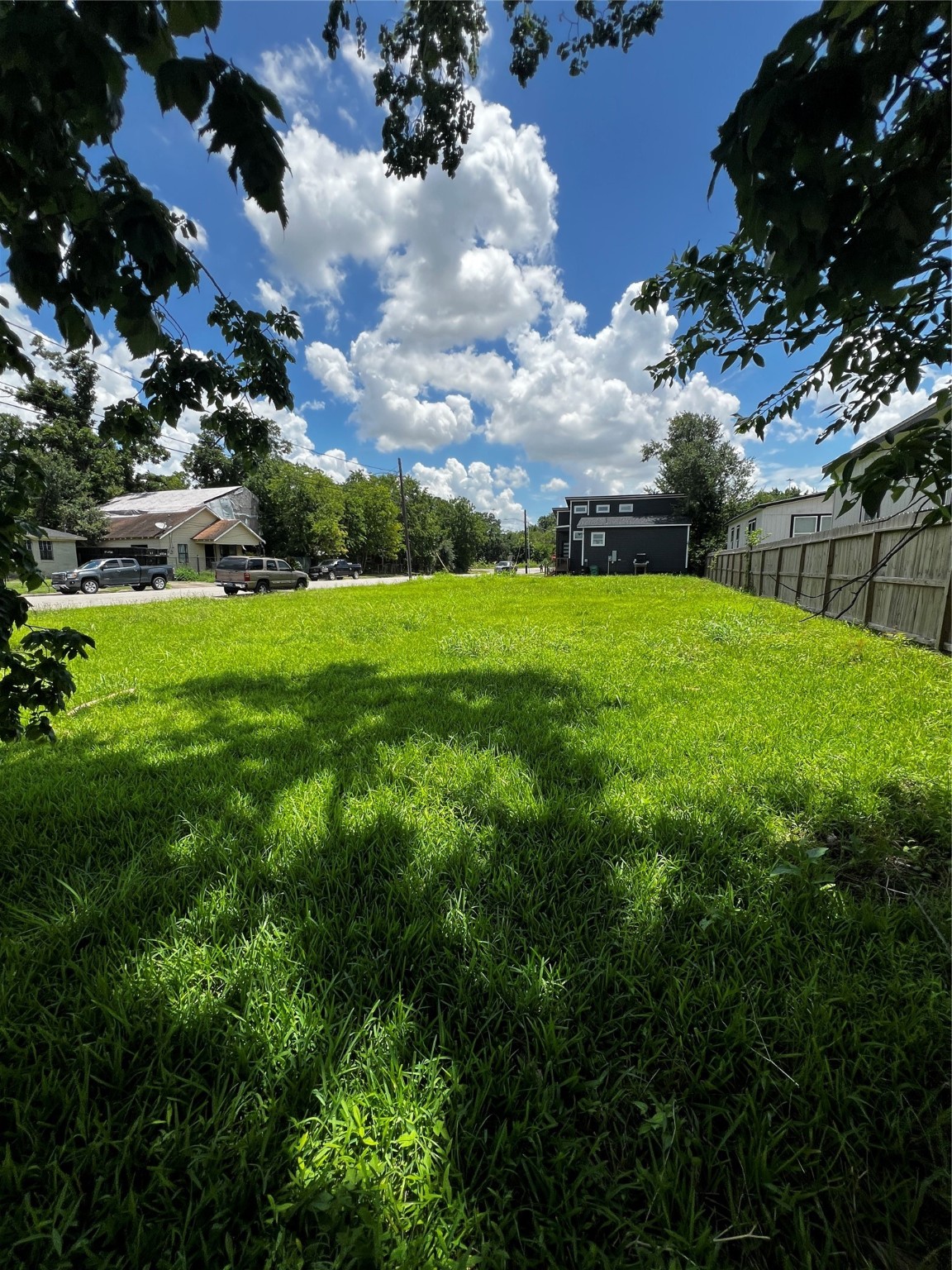2602 Noble Street Property Photo 5