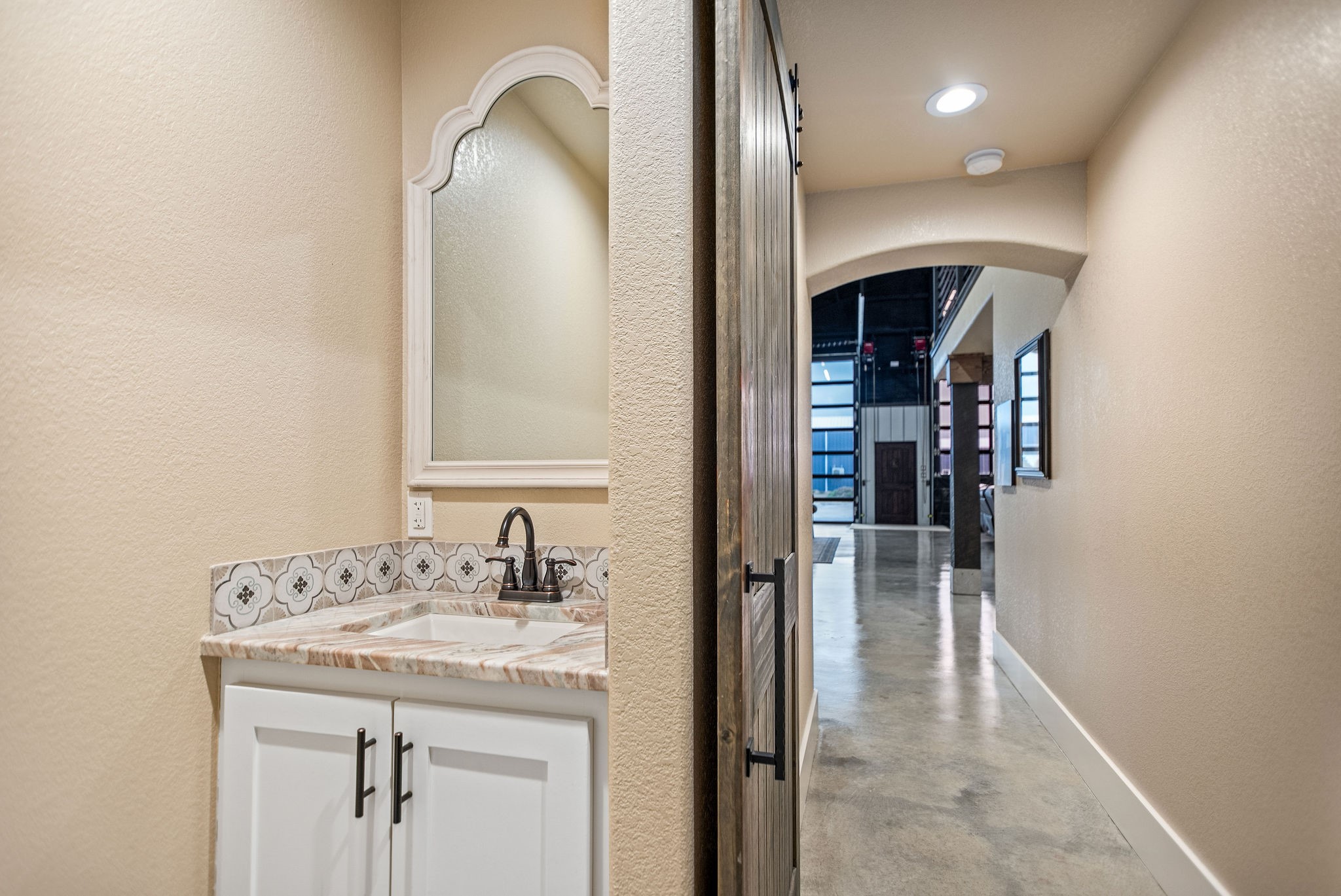 82 Circle Hook Property Photo 18