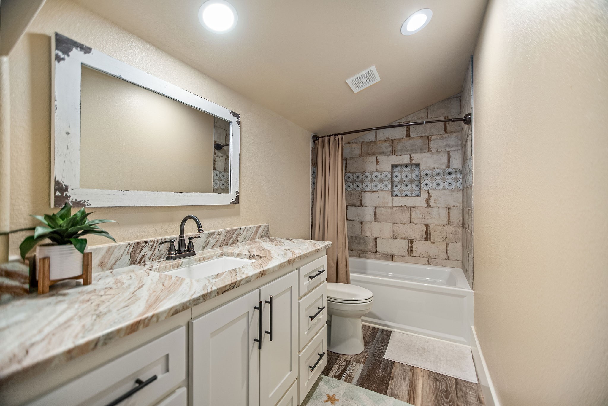 82 Circle Hook Property Photo 28