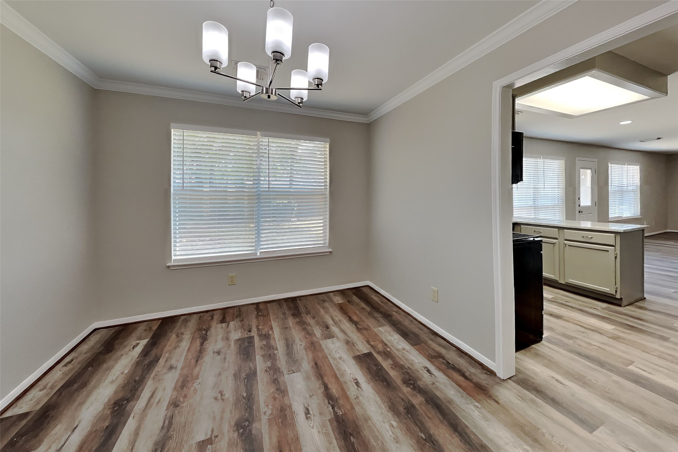 8815 Stoney Bend Drive Property Photo 9