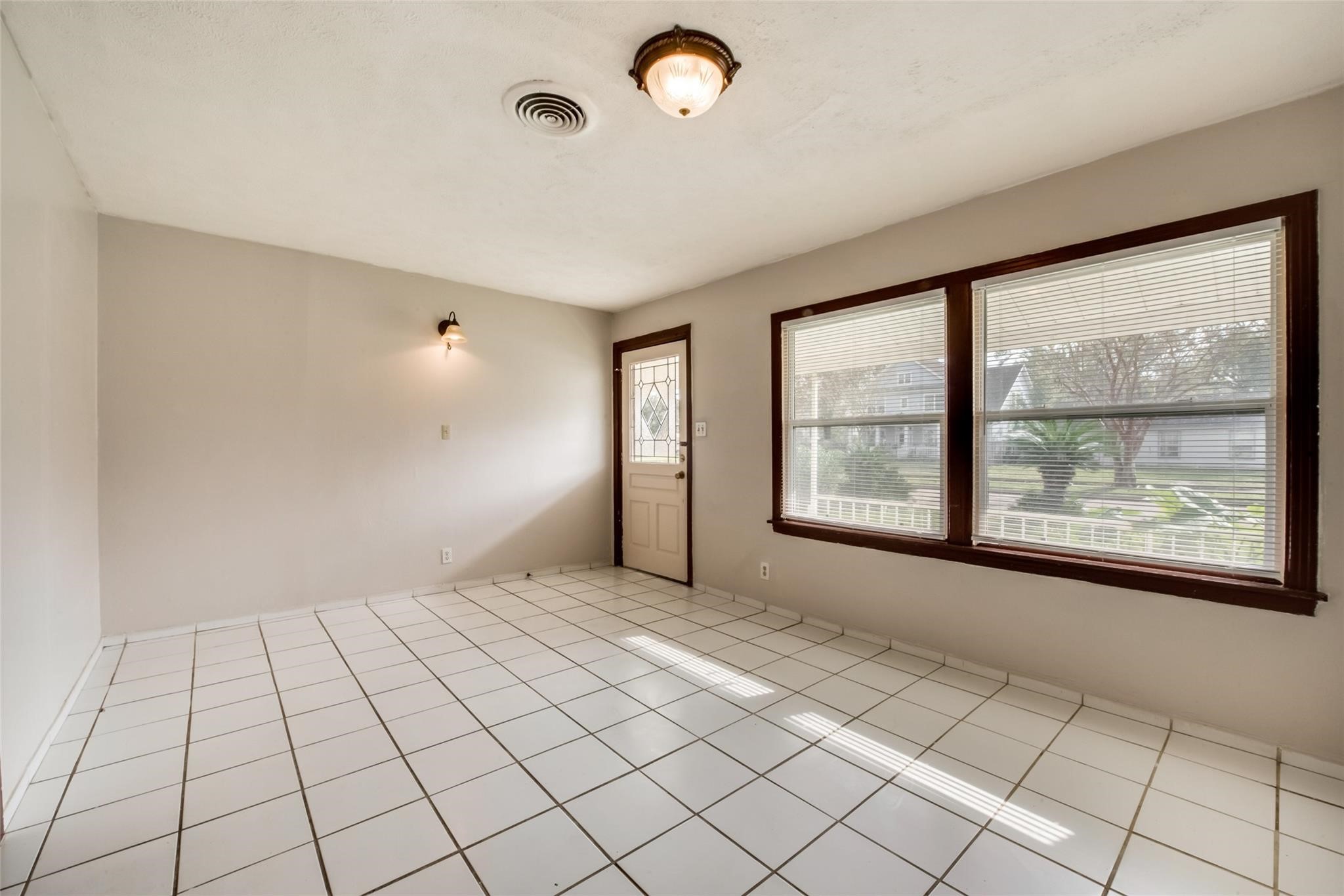 6506 Westview Drive Property Photo 4