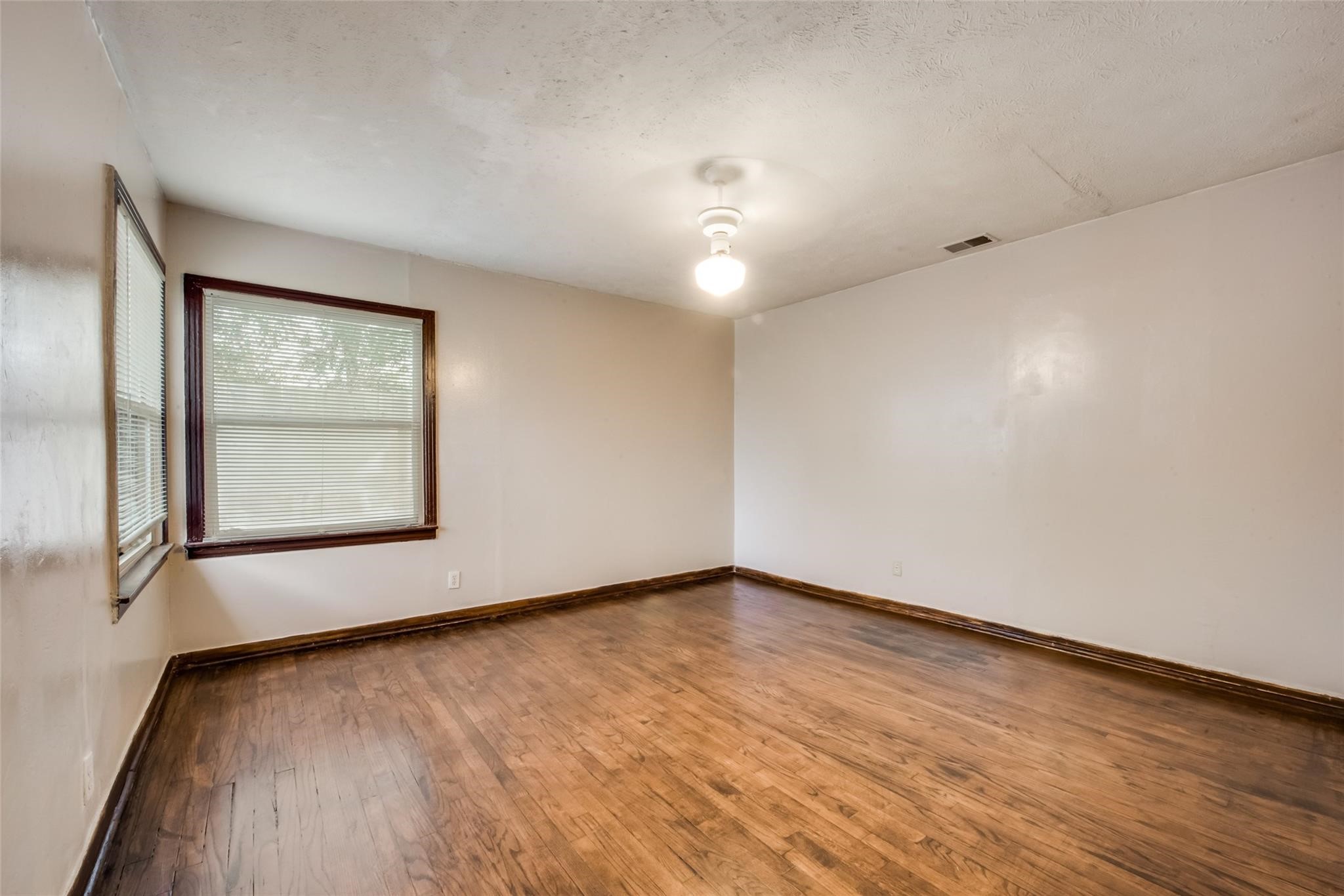 6506 Westview Drive Property Photo 8
