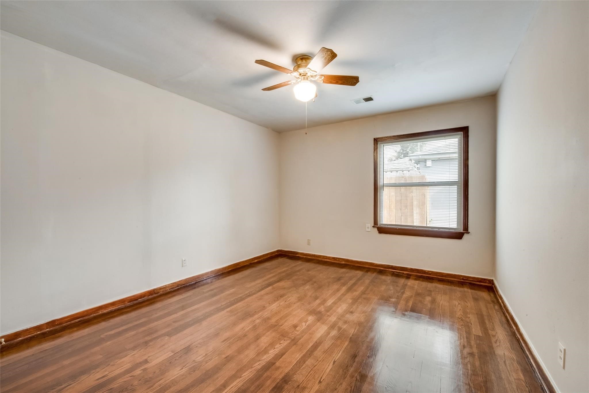 6506 Westview Drive Property Photo 9