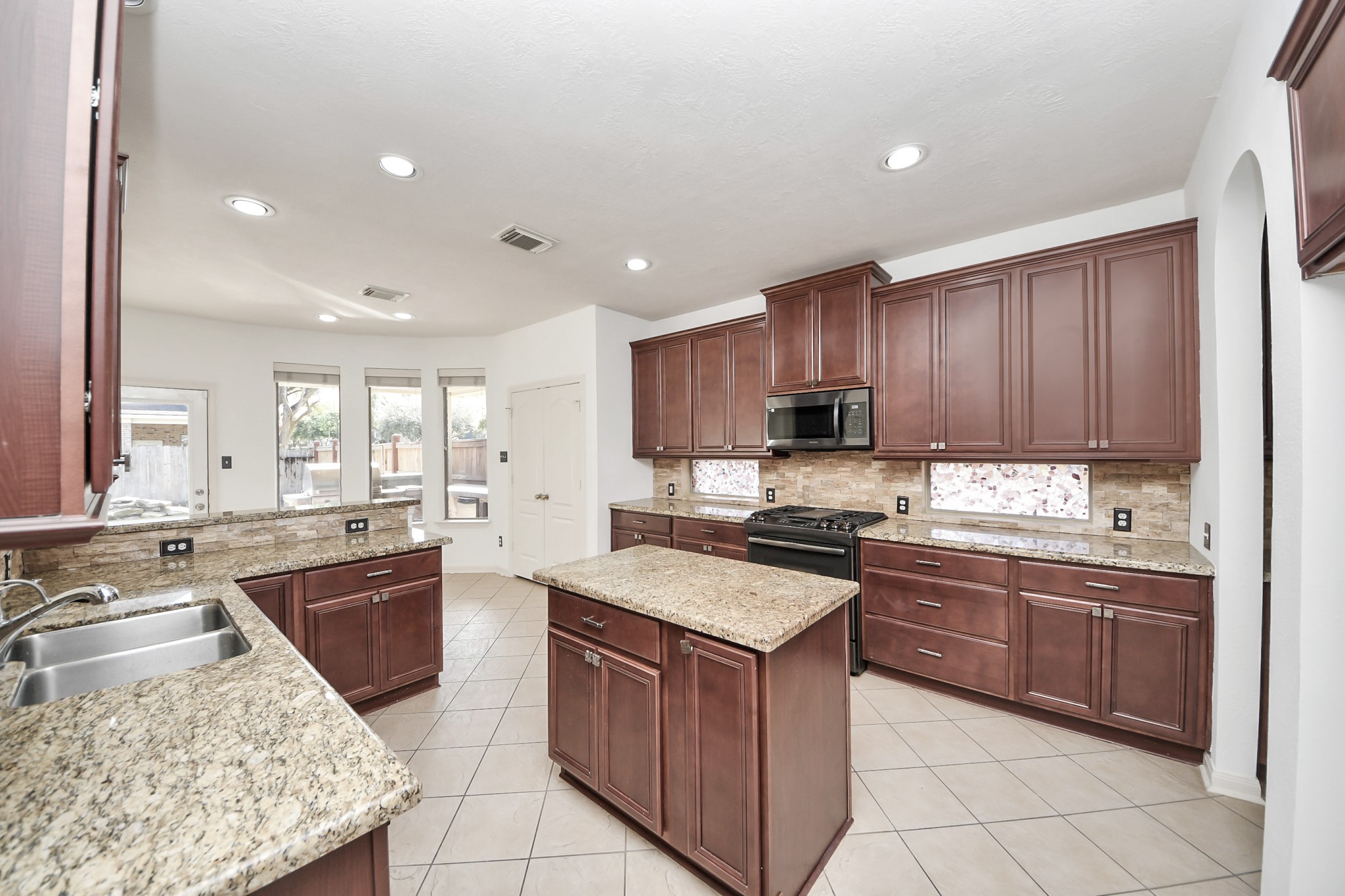 6423 Middlelake Court Property Photo 4