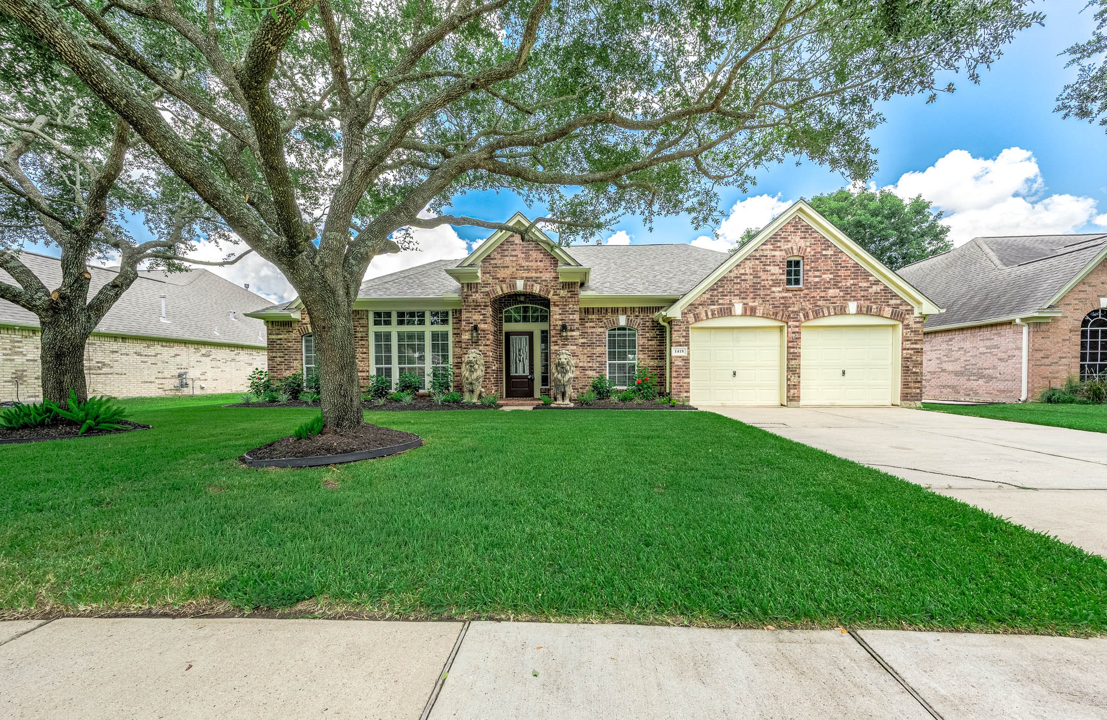 1418 Wellshire Drive Property Photo 2