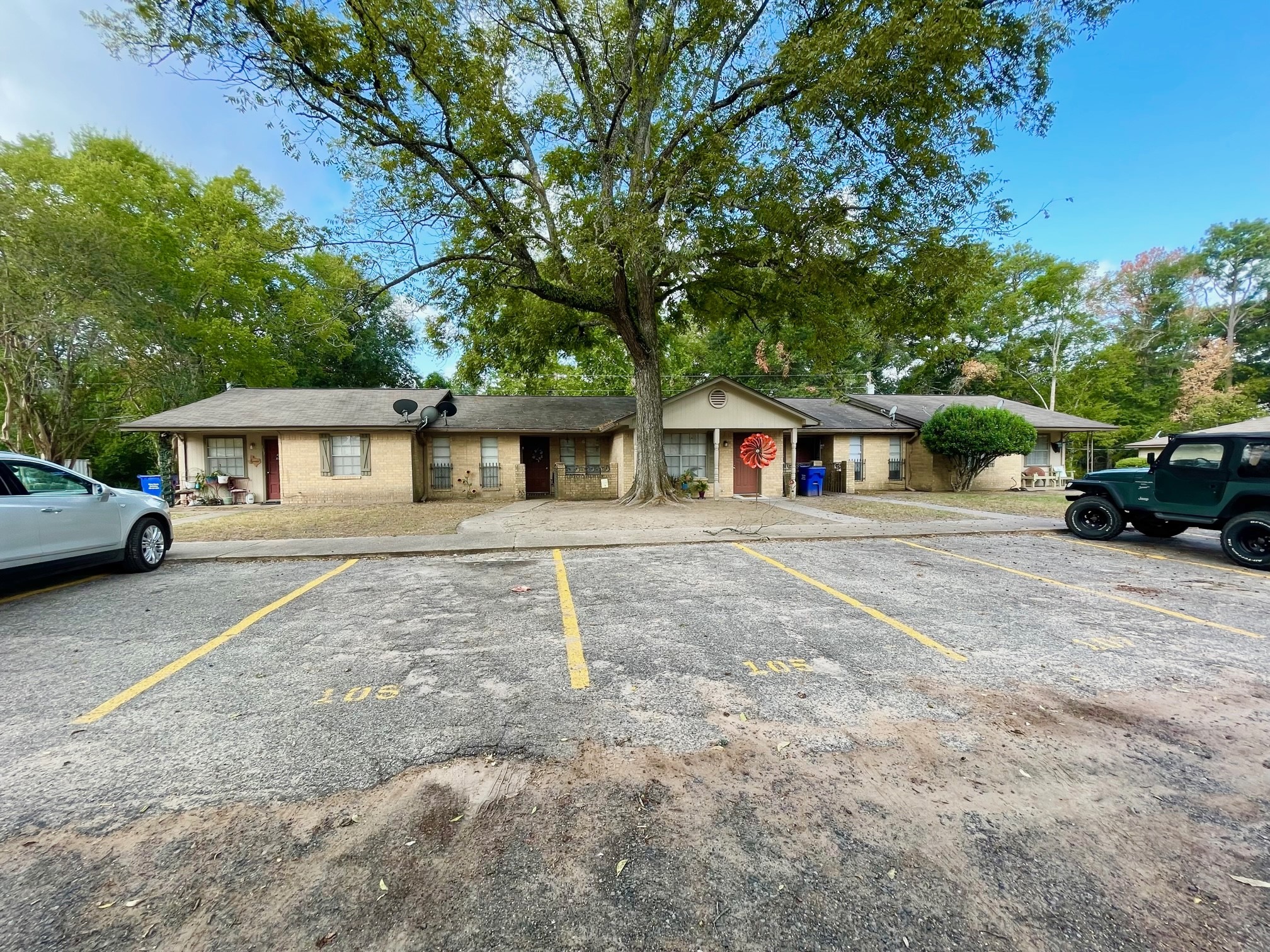 2301 N 6th / Green Meadows Street Property Photo 1