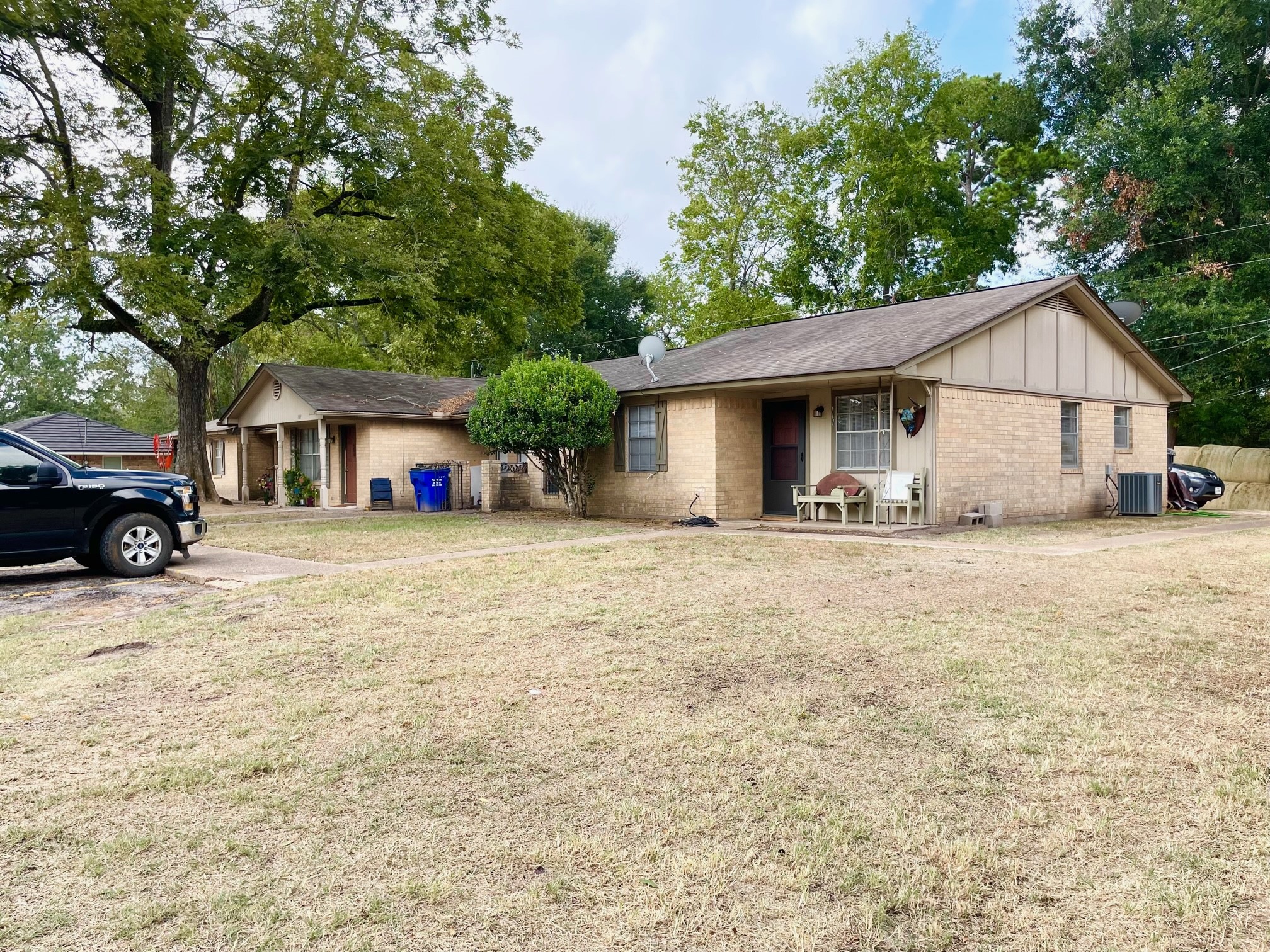 2301 N 6th / Green Meadows Street Property Photo 5