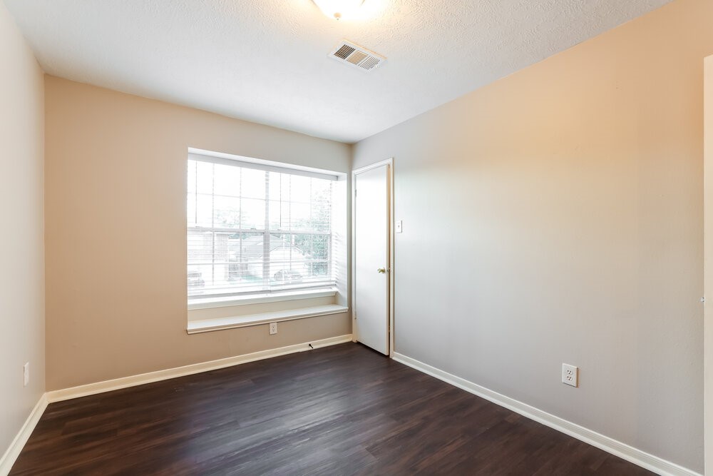 10326 Timberloch Drive Property Photo 12