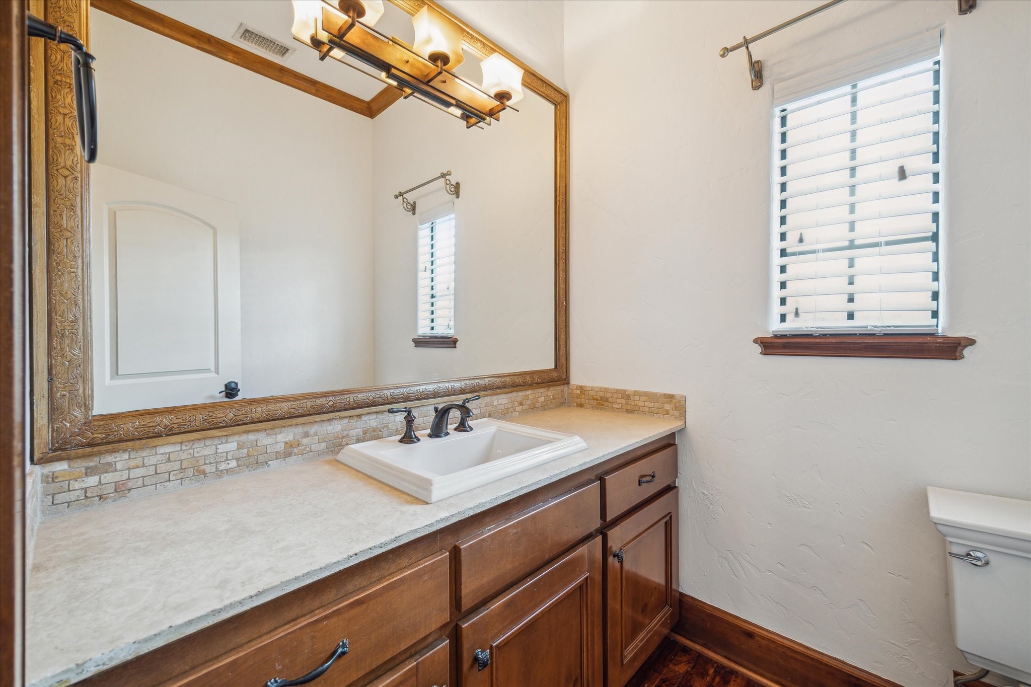 3614 Lancashire Property Photo 11