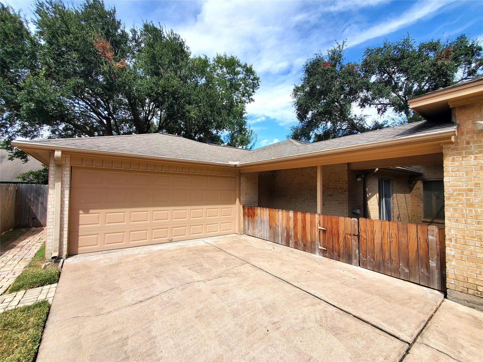 15815 Crestbrook Drive Property Photo 3
