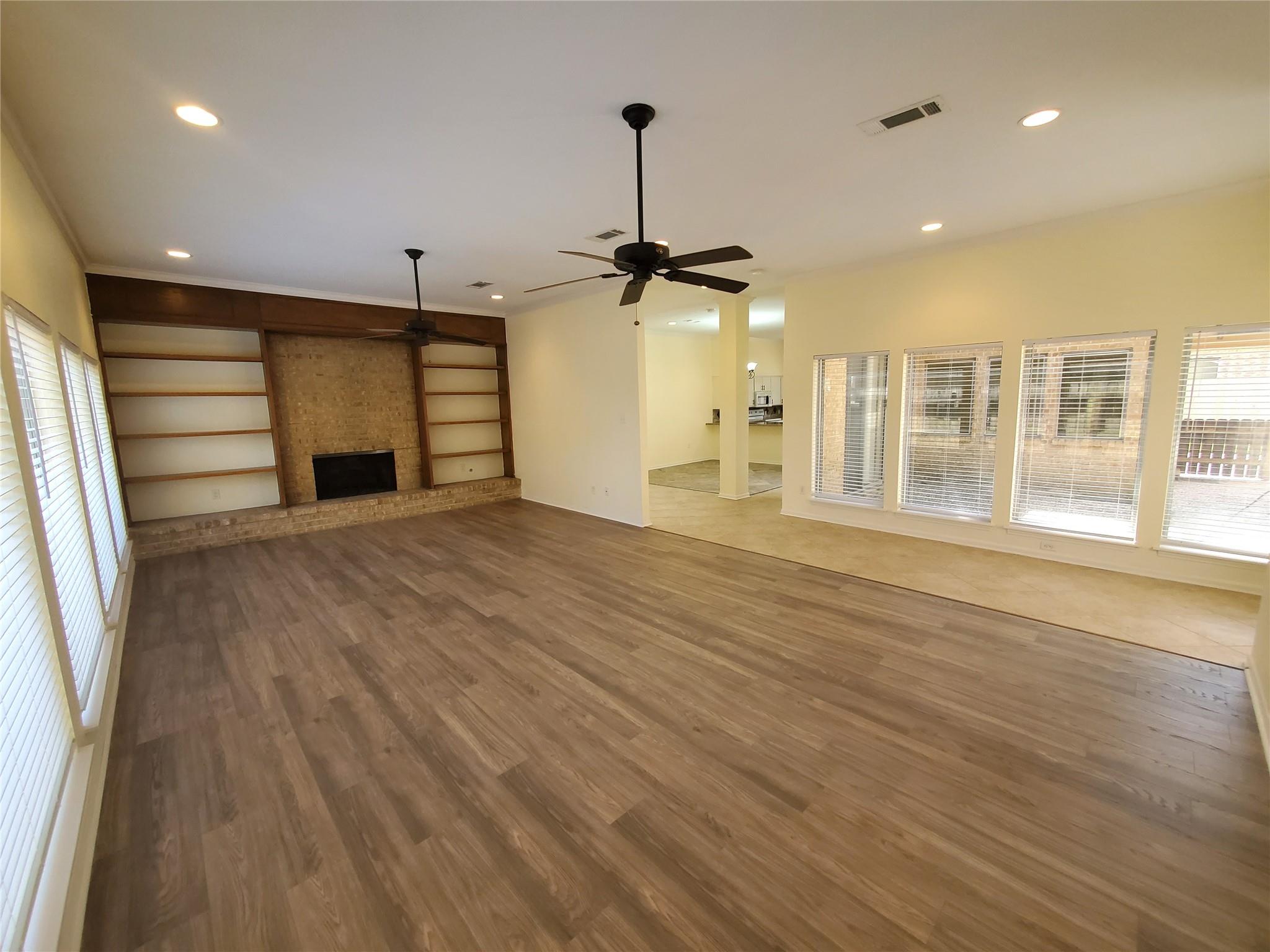 15815 Crestbrook Drive Property Photo 8