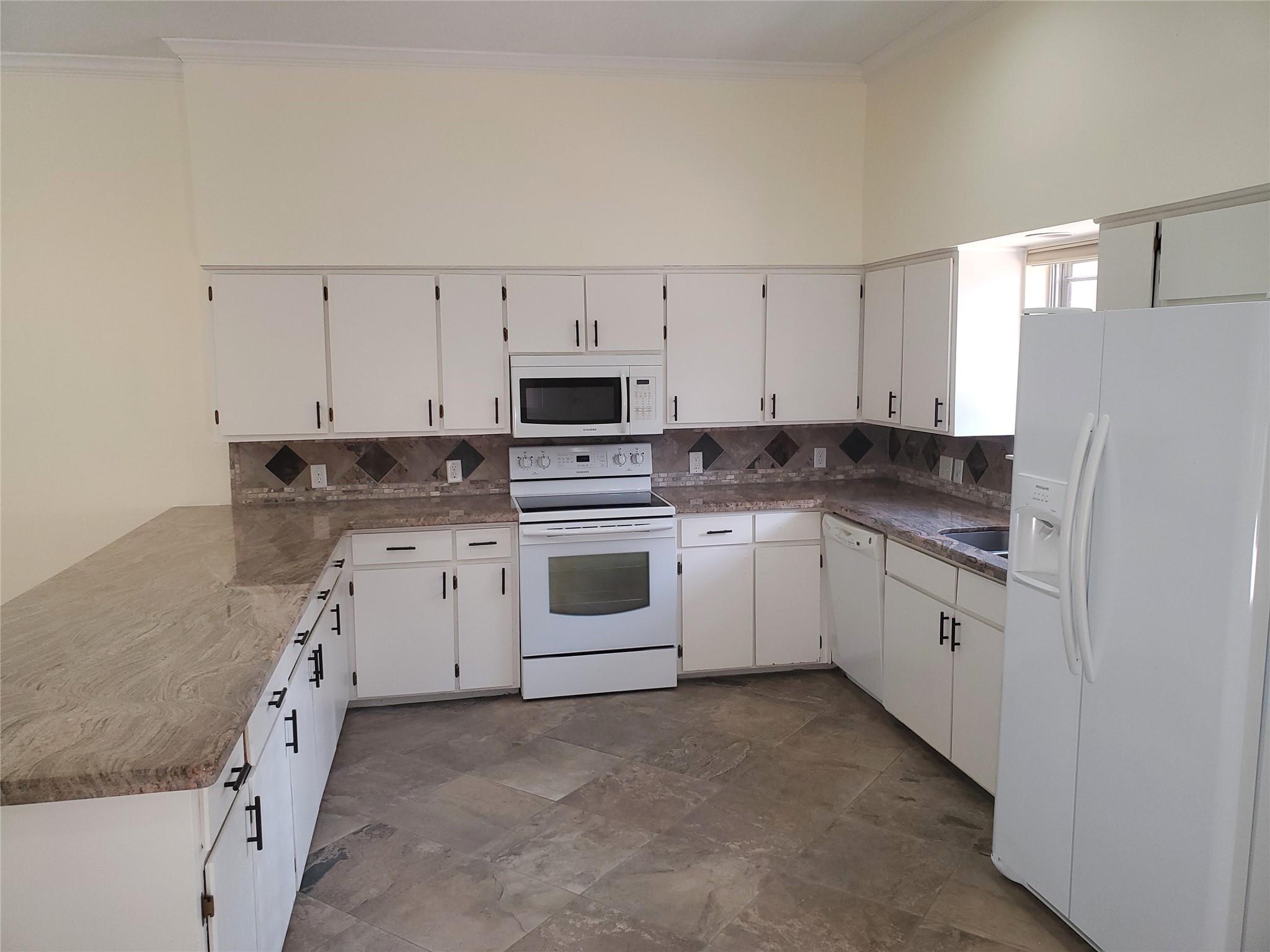 15815 Crestbrook Drive Property Photo 10