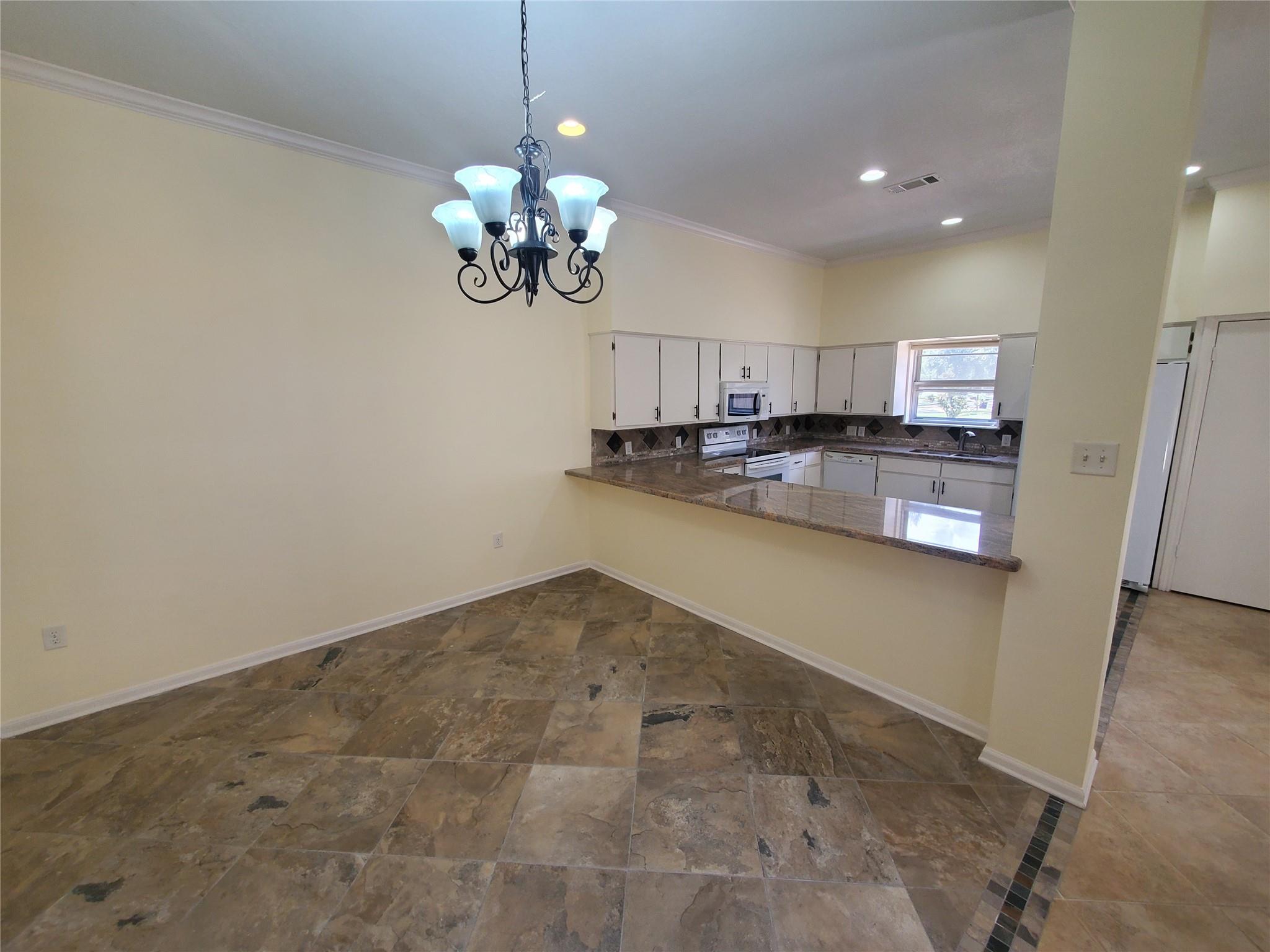15815 Crestbrook Drive Property Photo 13