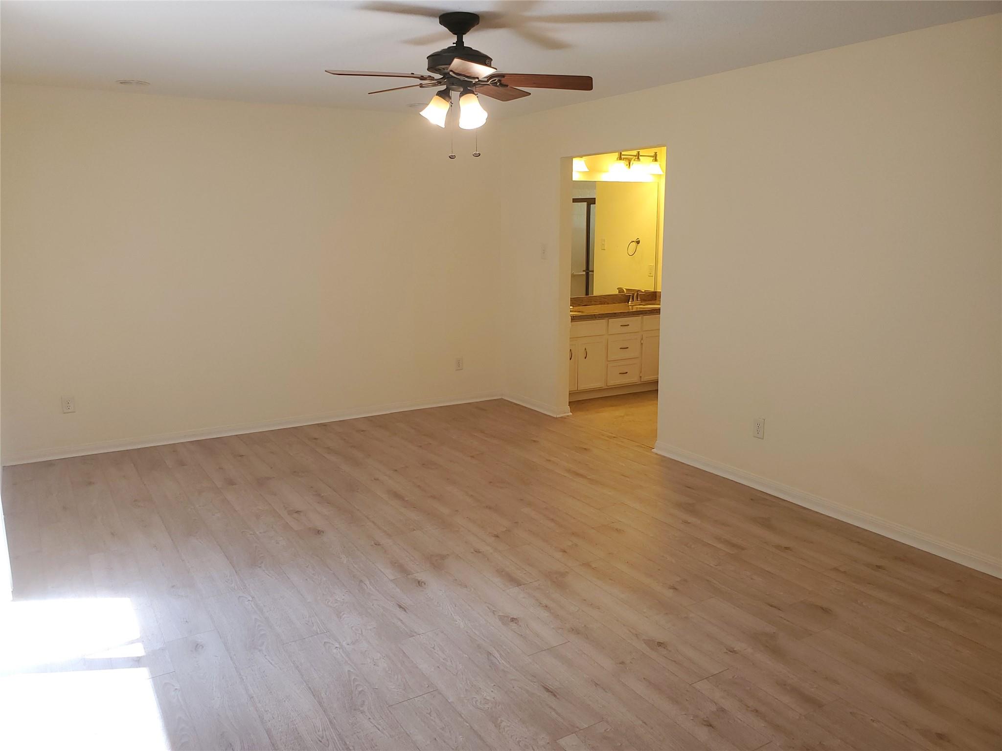 15815 Crestbrook Drive Property Photo 16