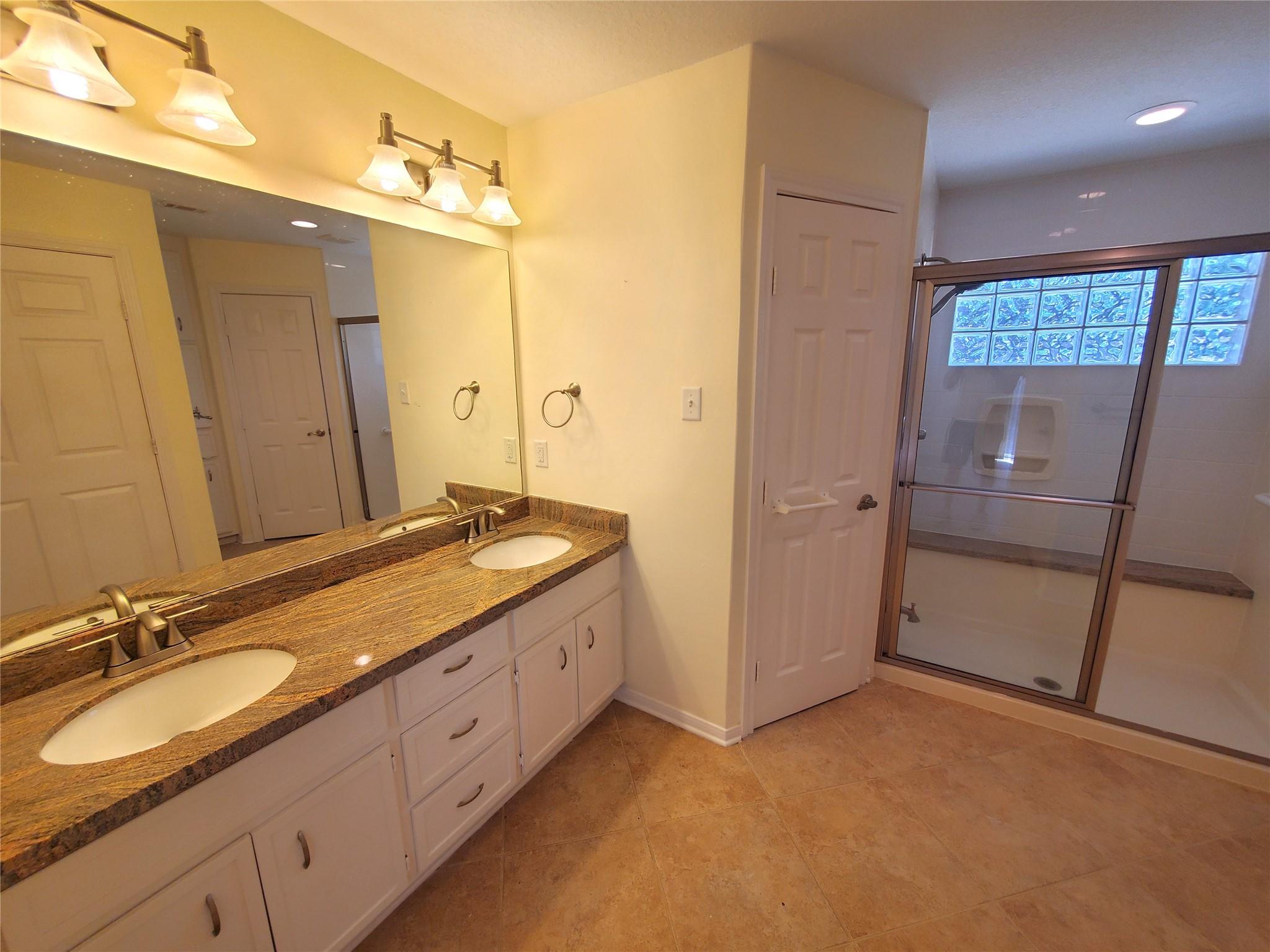 15815 Crestbrook Drive Property Photo 18