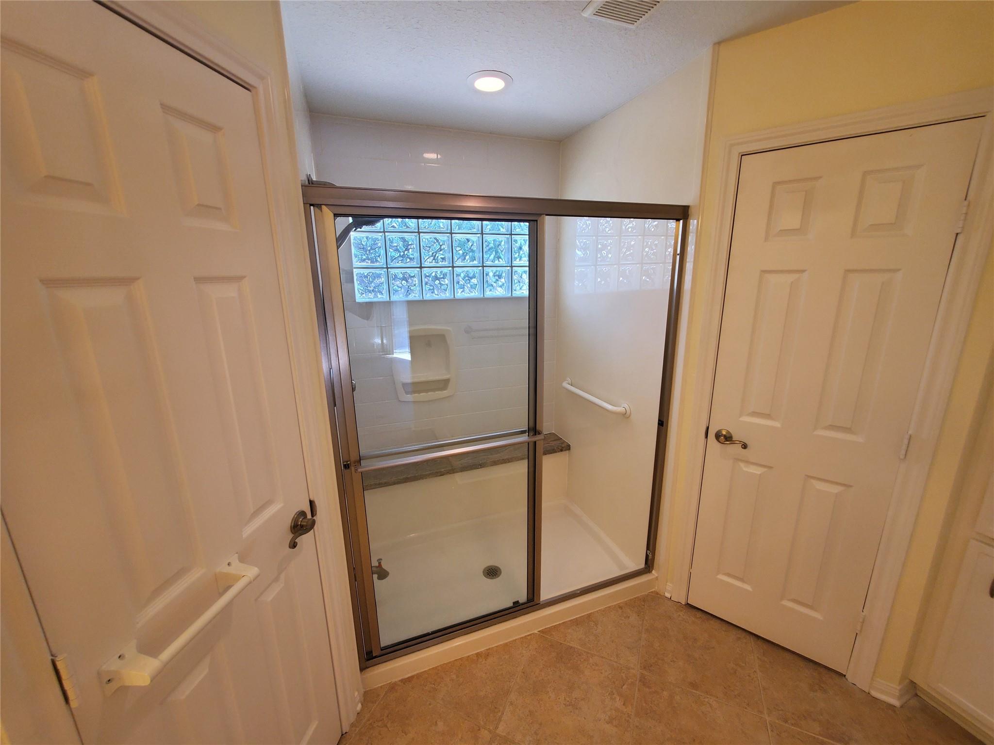 15815 Crestbrook Drive Property Photo 20