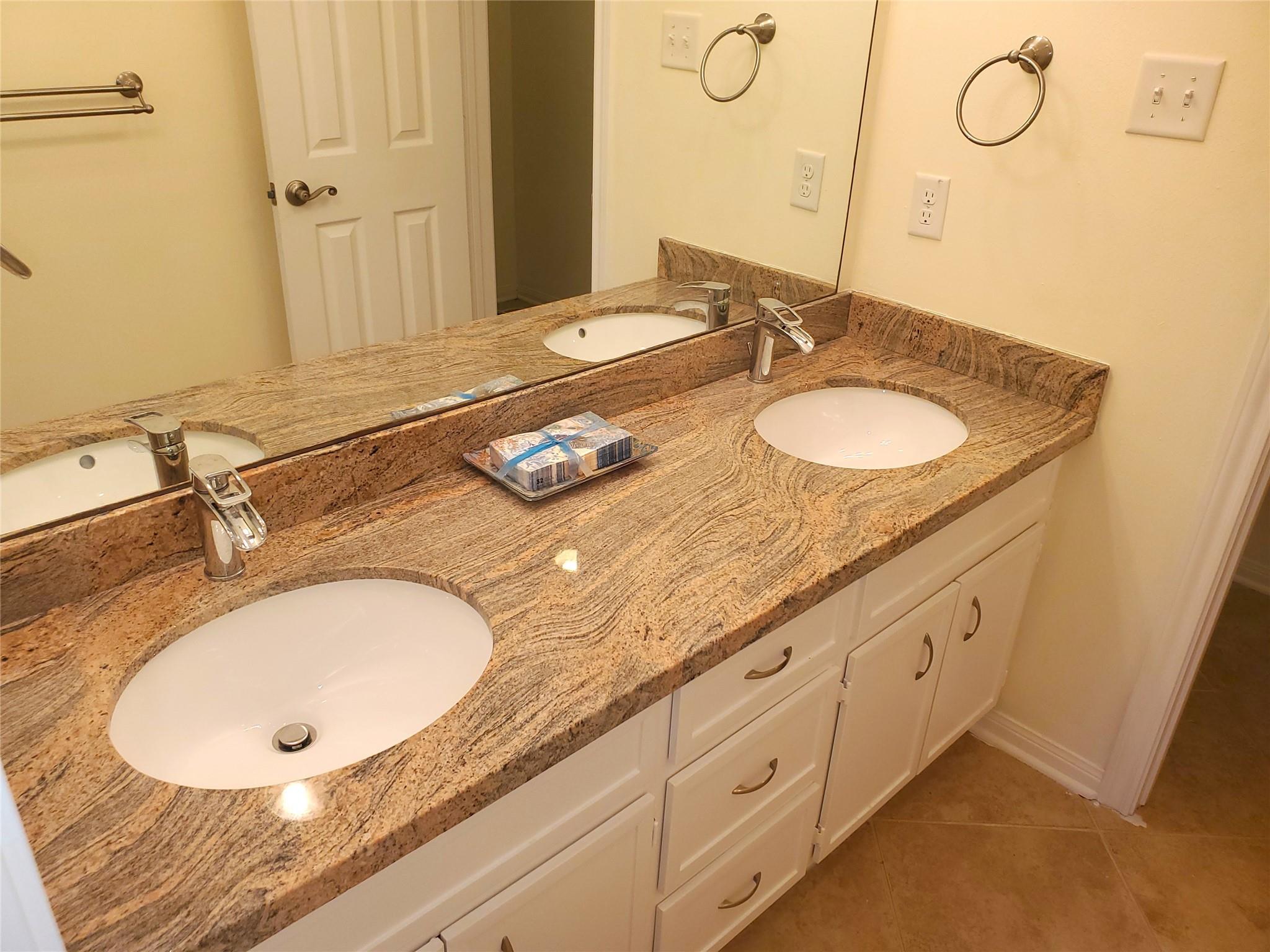 15815 Crestbrook Drive Property Photo 25