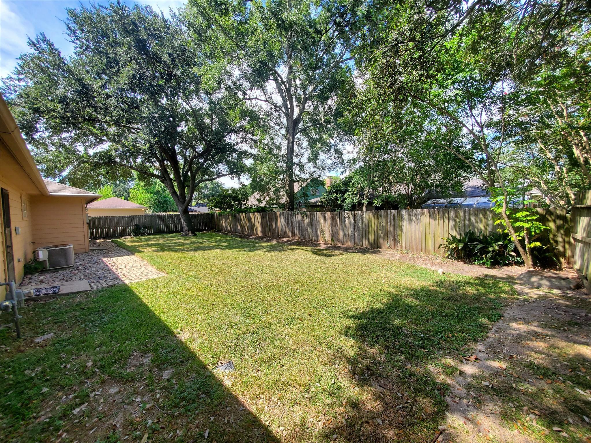 15815 Crestbrook Drive Property Photo 32