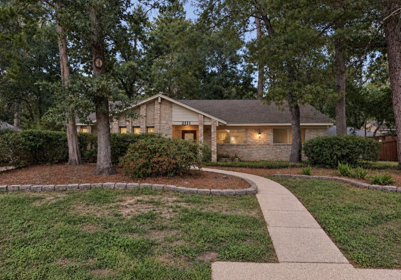 2111 Riverlawn Drive Property Photo 1