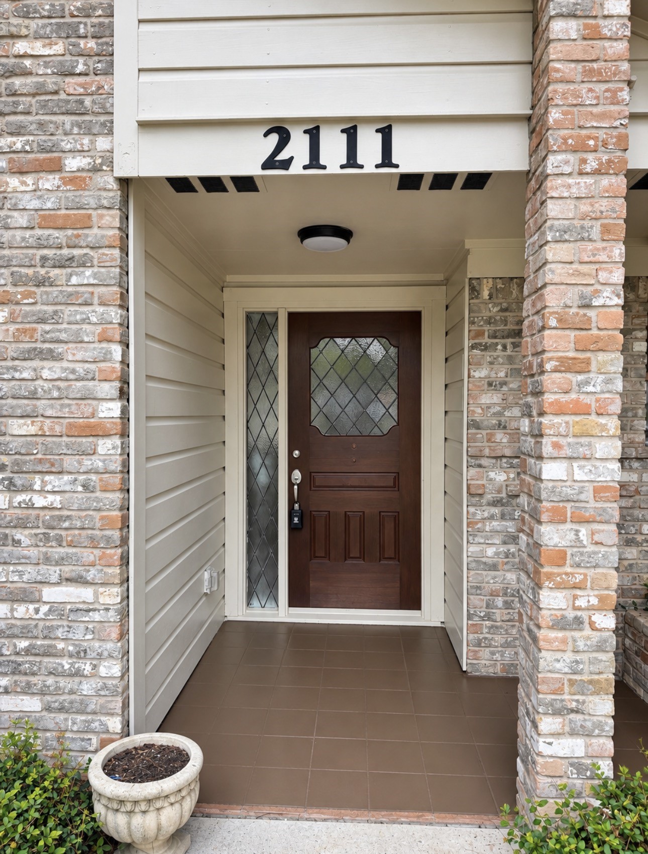 2111 Riverlawn Drive Property Photo 2