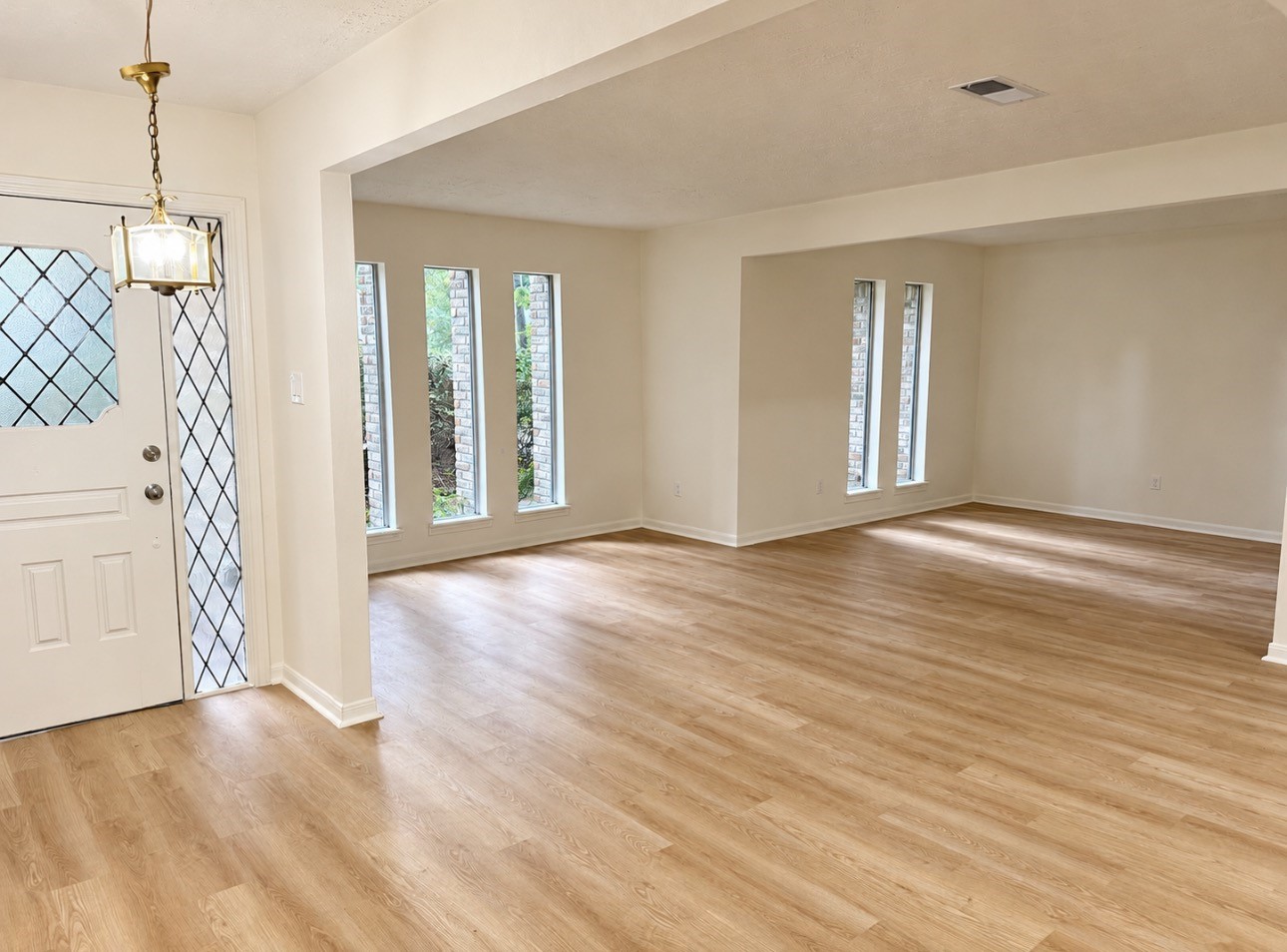 2111 Riverlawn Drive Property Photo 3
