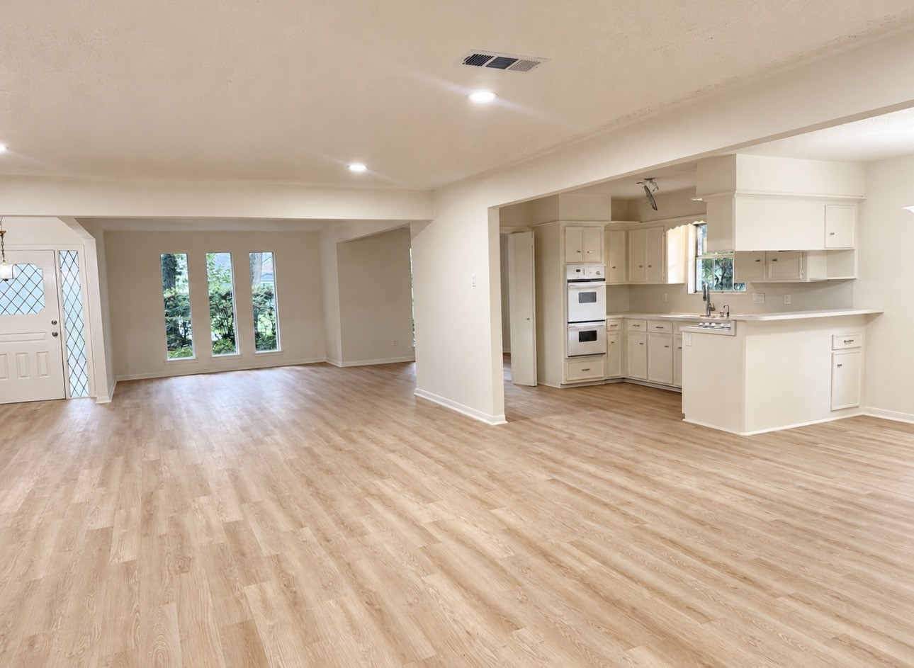 2111 Riverlawn Drive Property Photo 4