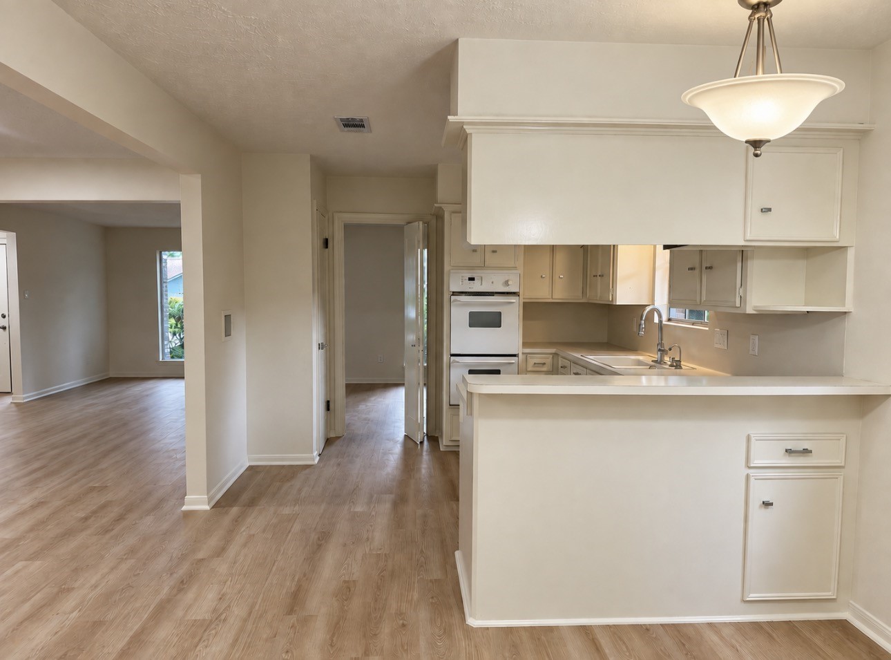 2111 Riverlawn Drive Property Photo 6