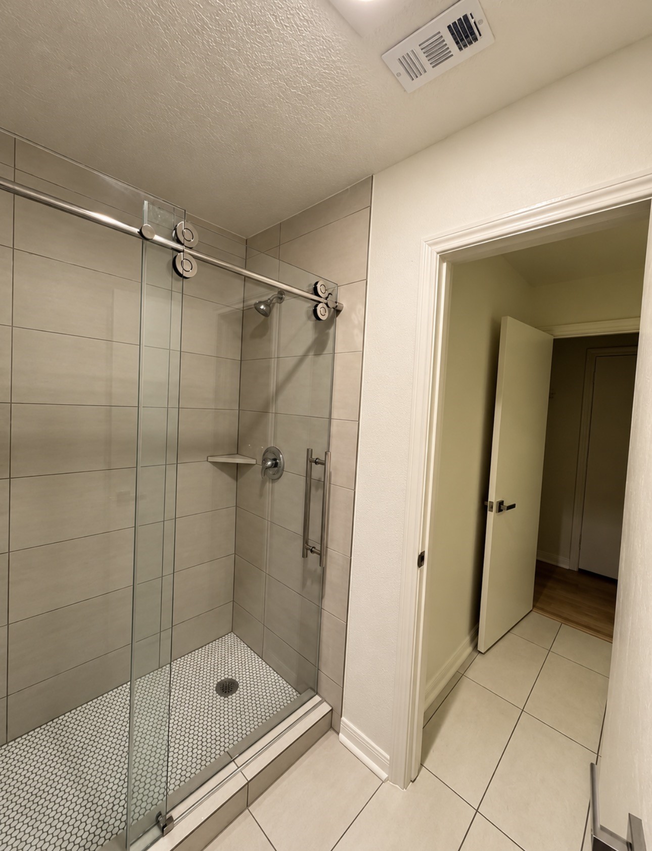 2111 Riverlawn Drive Property Photo 11