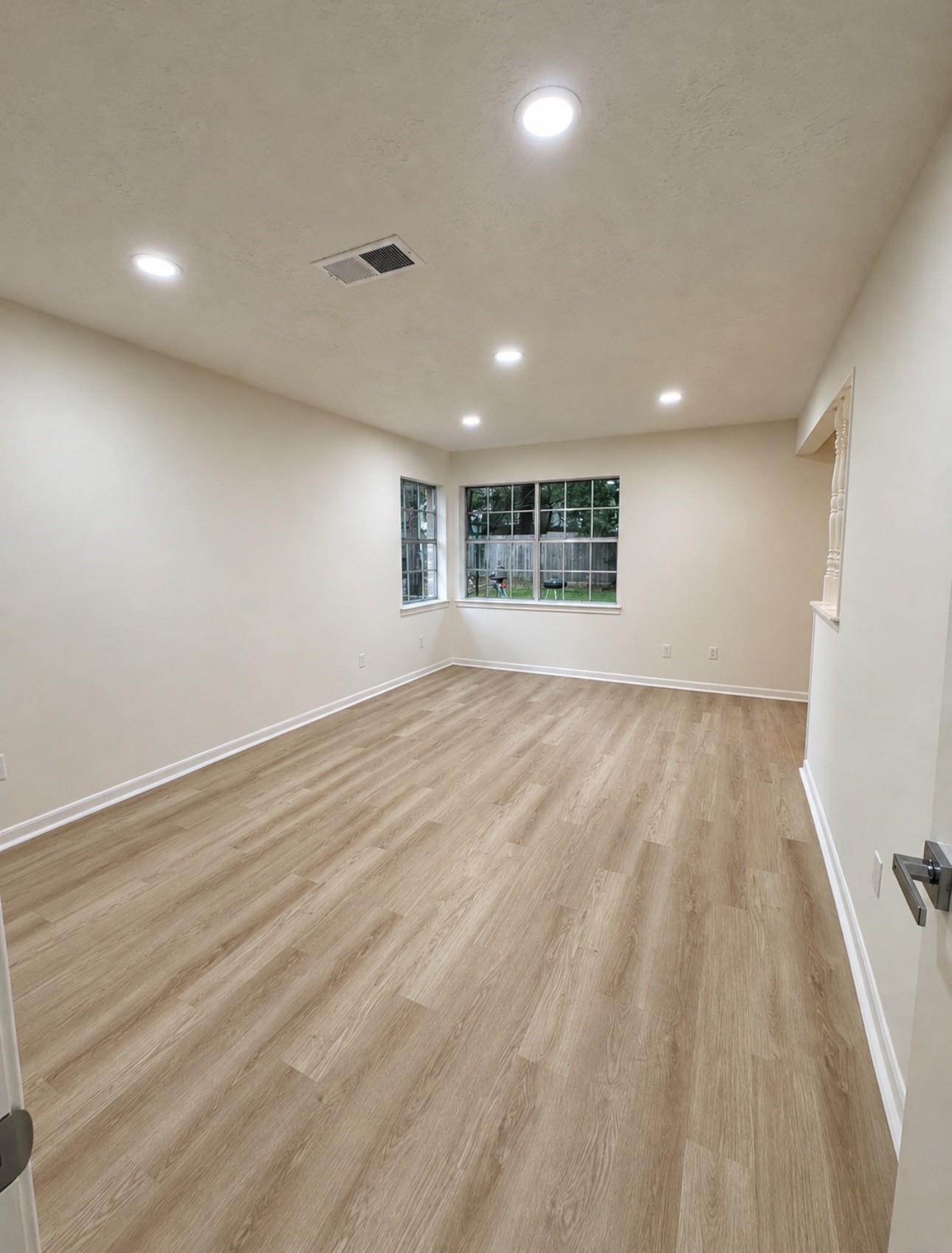 2111 Riverlawn Drive Property Photo 12