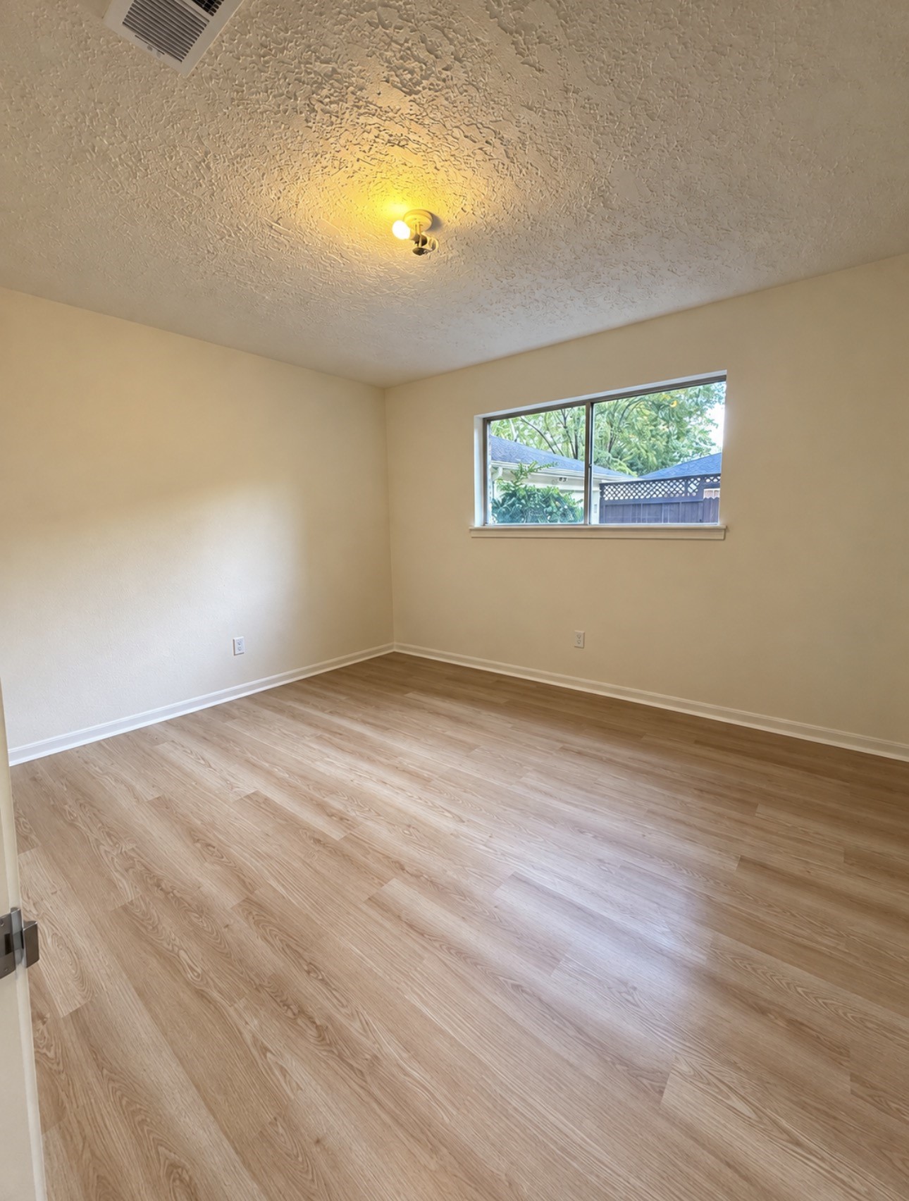 2111 Riverlawn Drive Property Photo 13