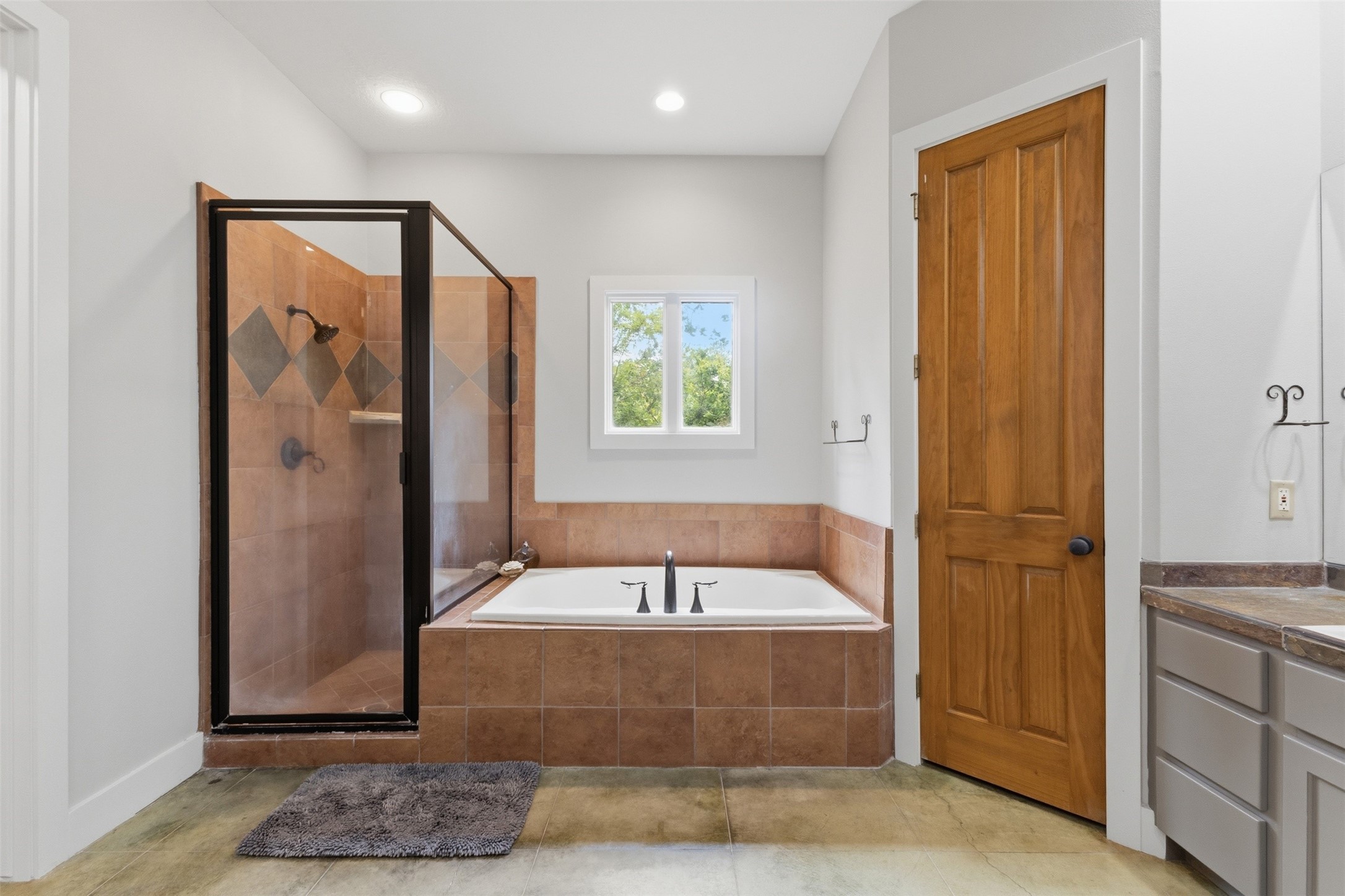 9201 Lake Forest Court N Property Photo 17