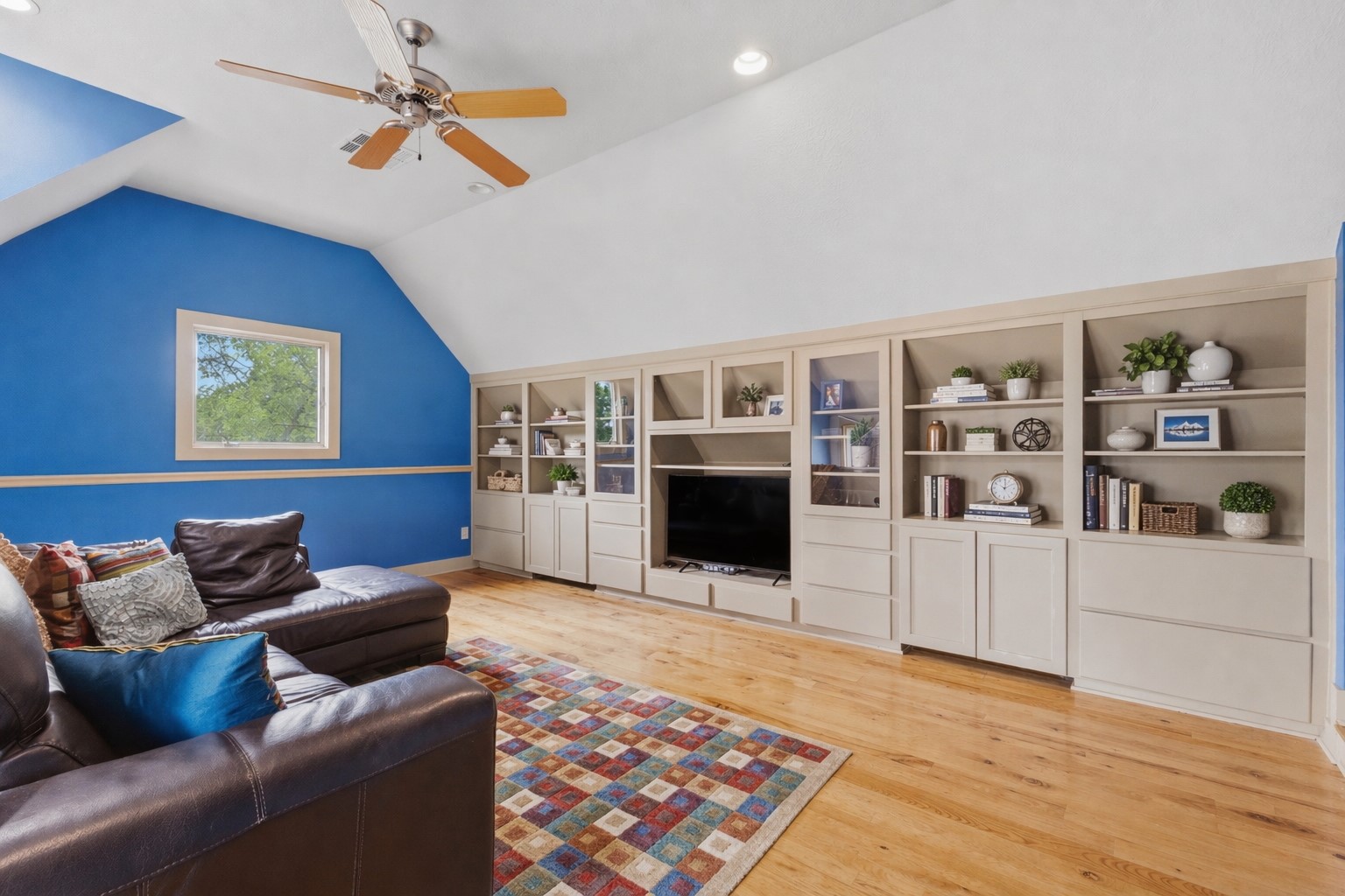 9201 Lake Forest Court N Property Photo 31