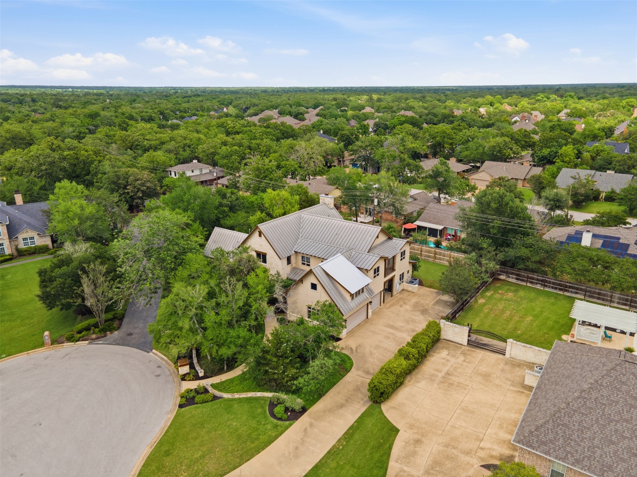 9201 Lake Forest Court N Property Photo 44