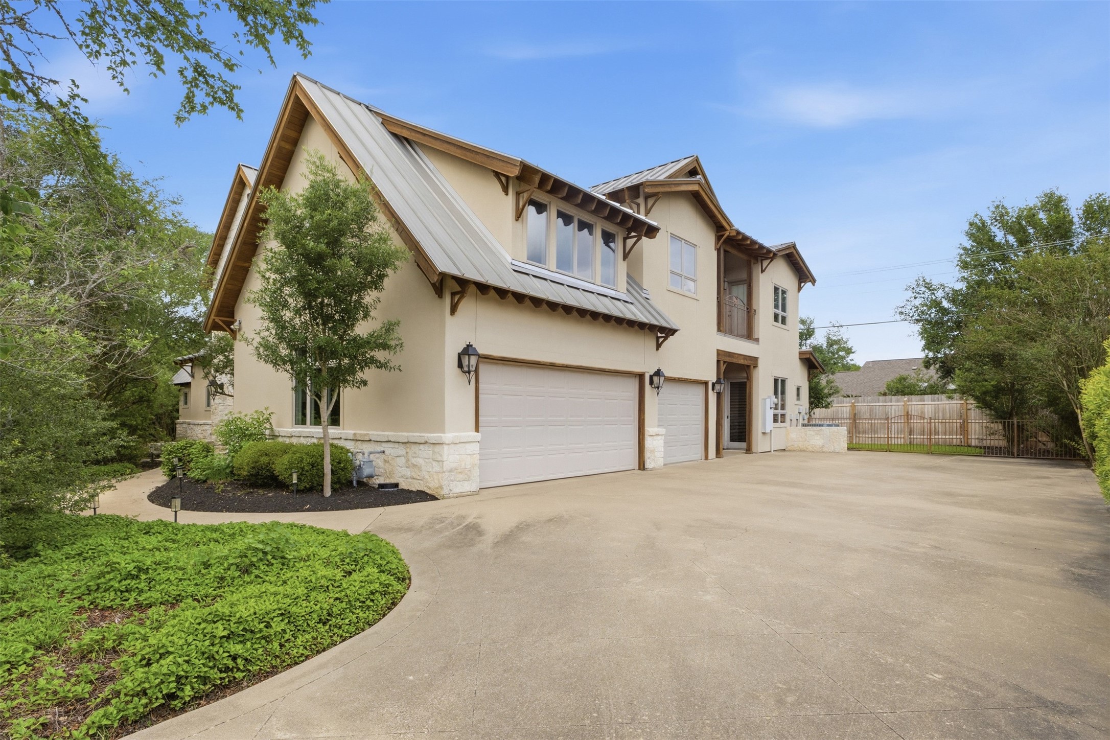 9201 Lake Forest Court N Property Photo 45
