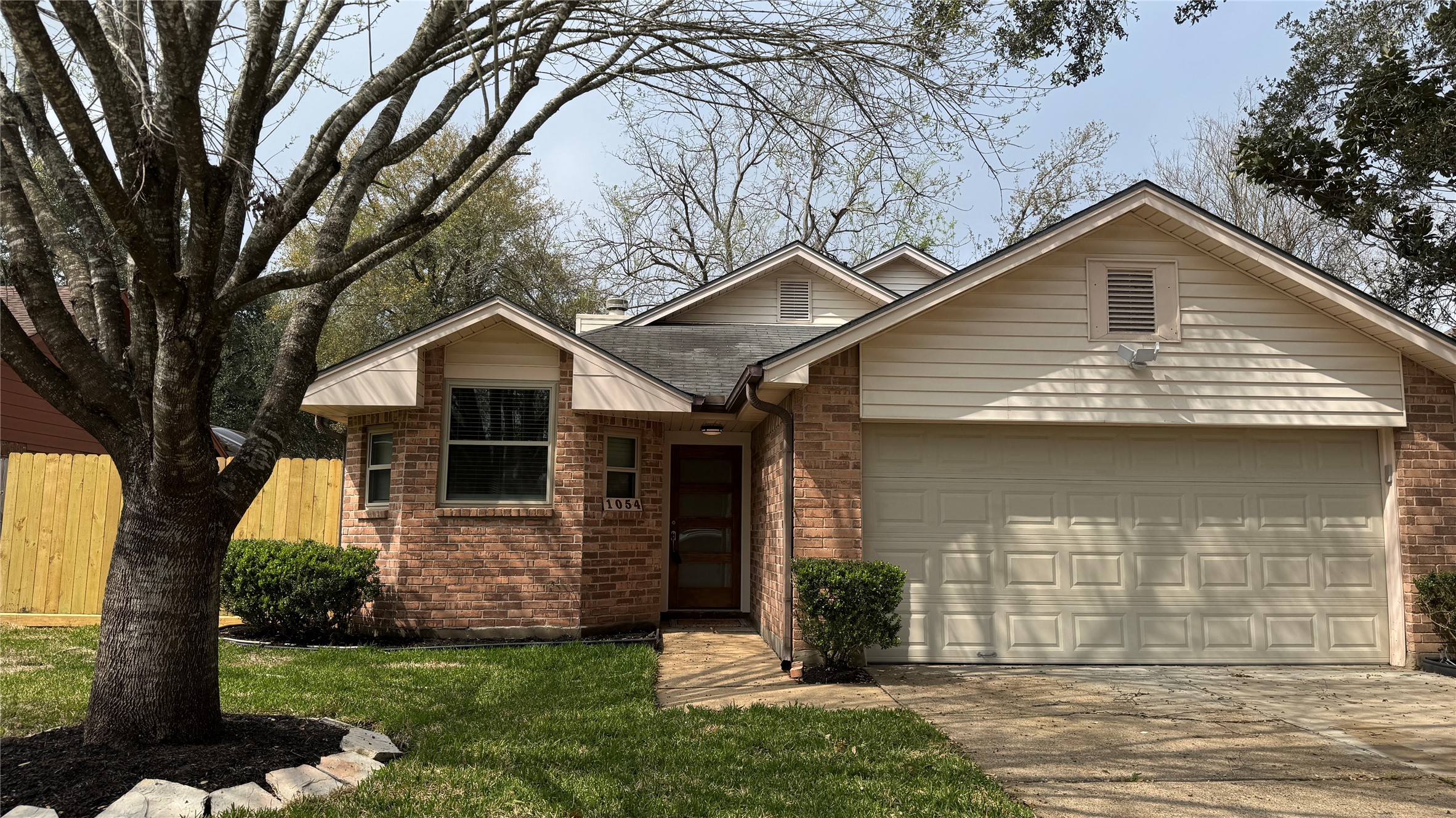 1054 Margate Drive Property Photo 2
