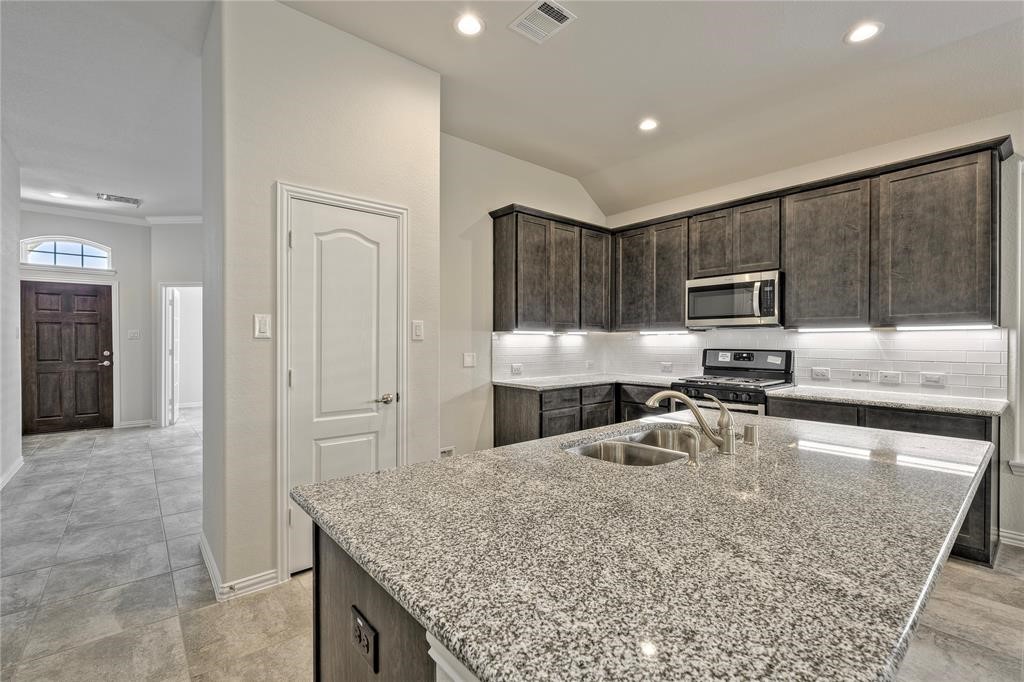 8430 Sunset Isles Drive Property Photo 4