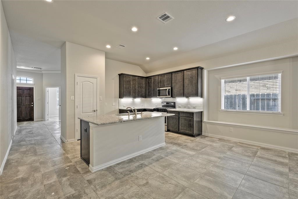 8430 Sunset Isles Drive Property Photo 6
