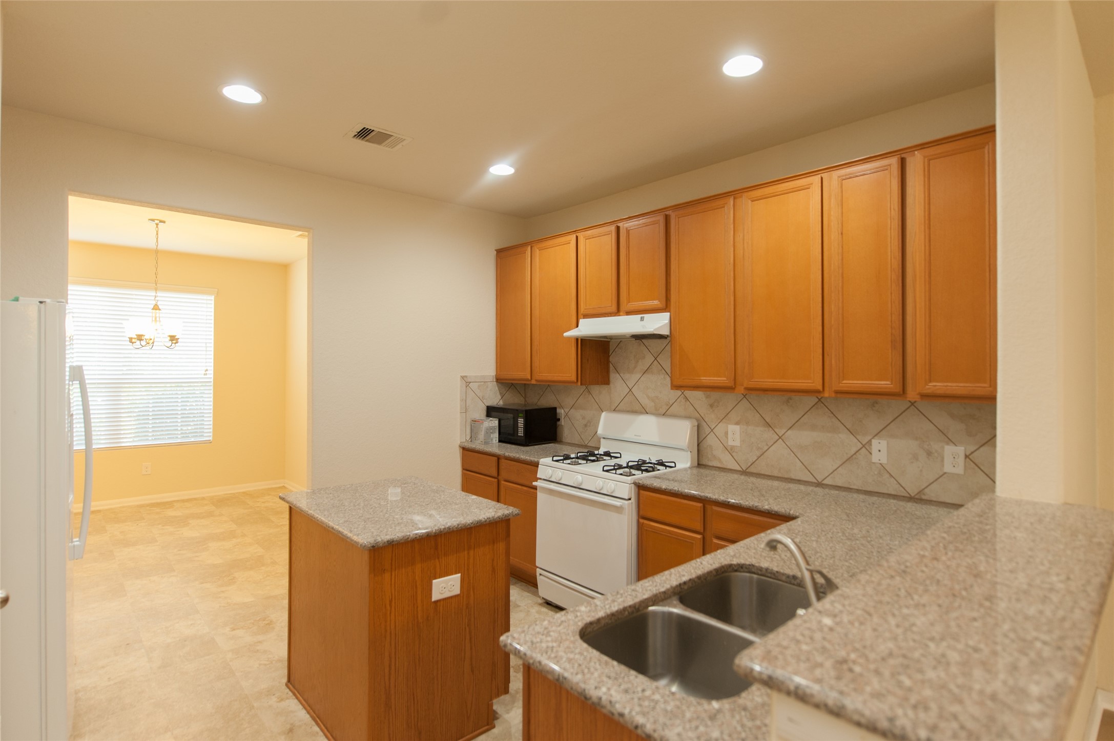 18519 Each Elm Way Property Photo 5
