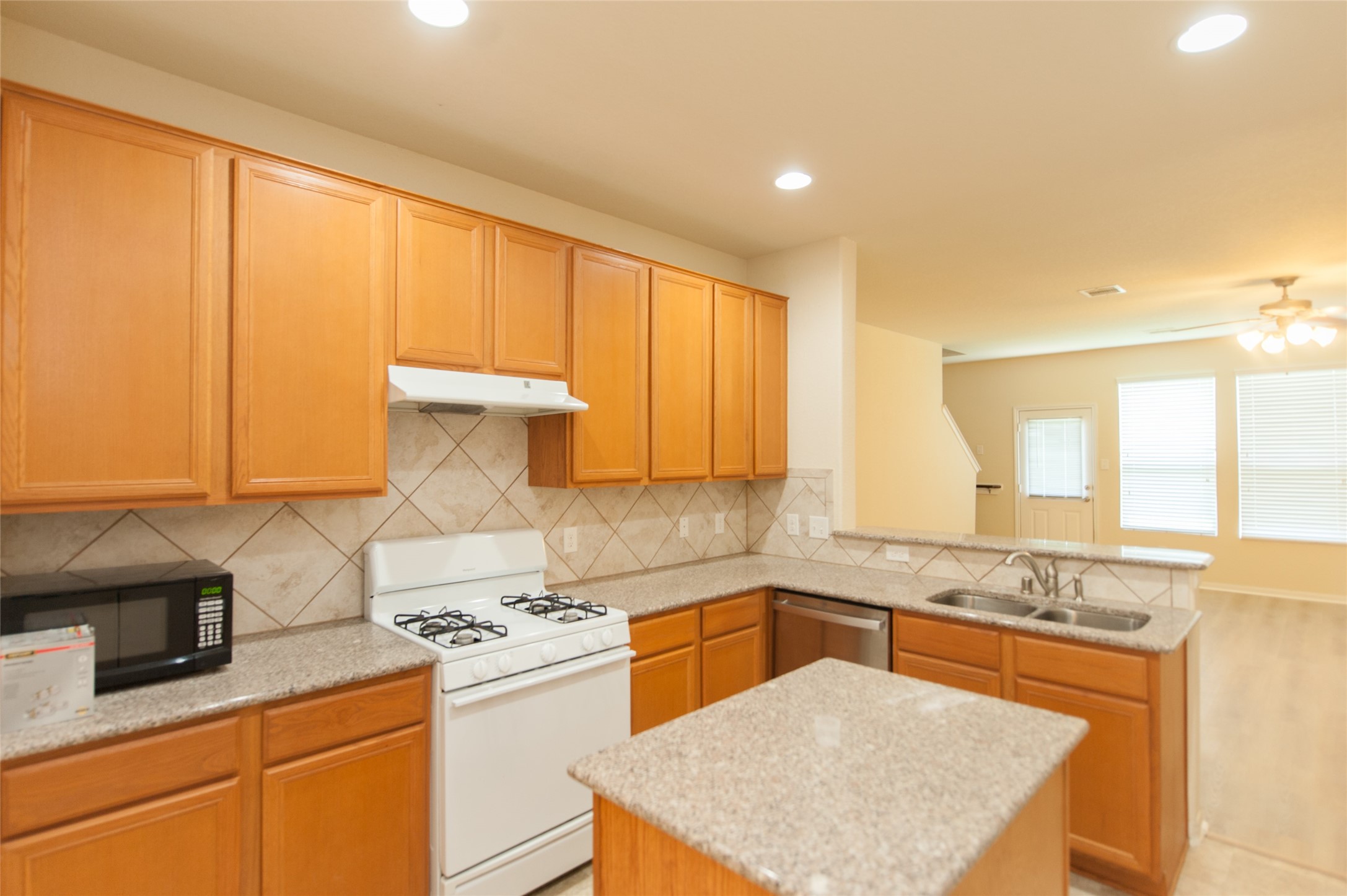 18519 Each Elm Way Property Photo 6