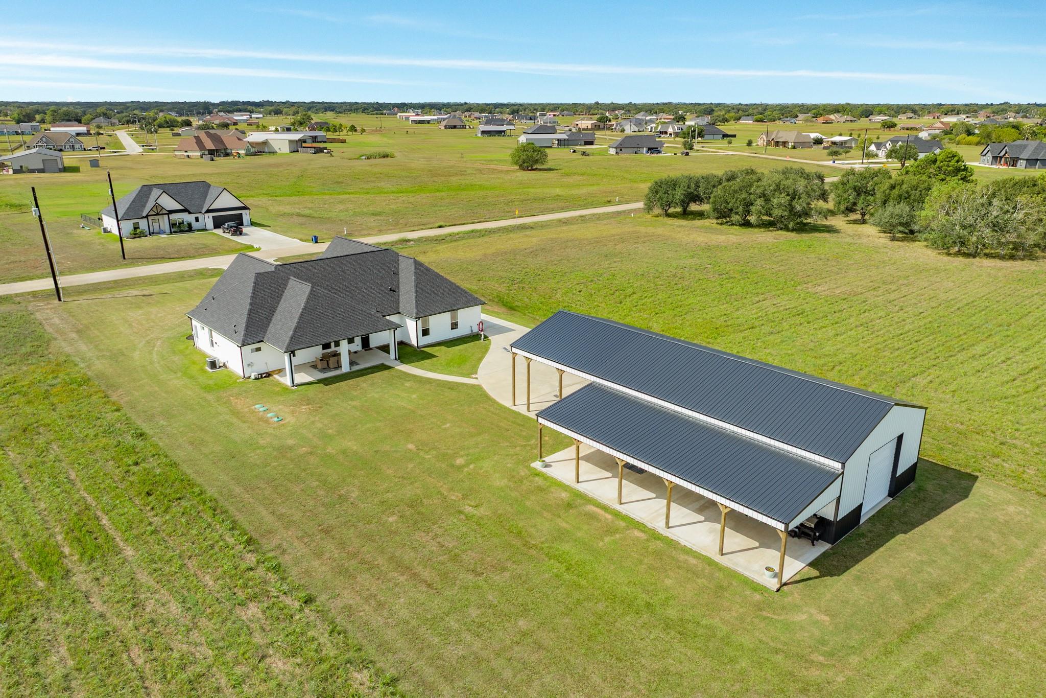 608 Angus Trail, Angleton Tx 77515 Property Photo 2