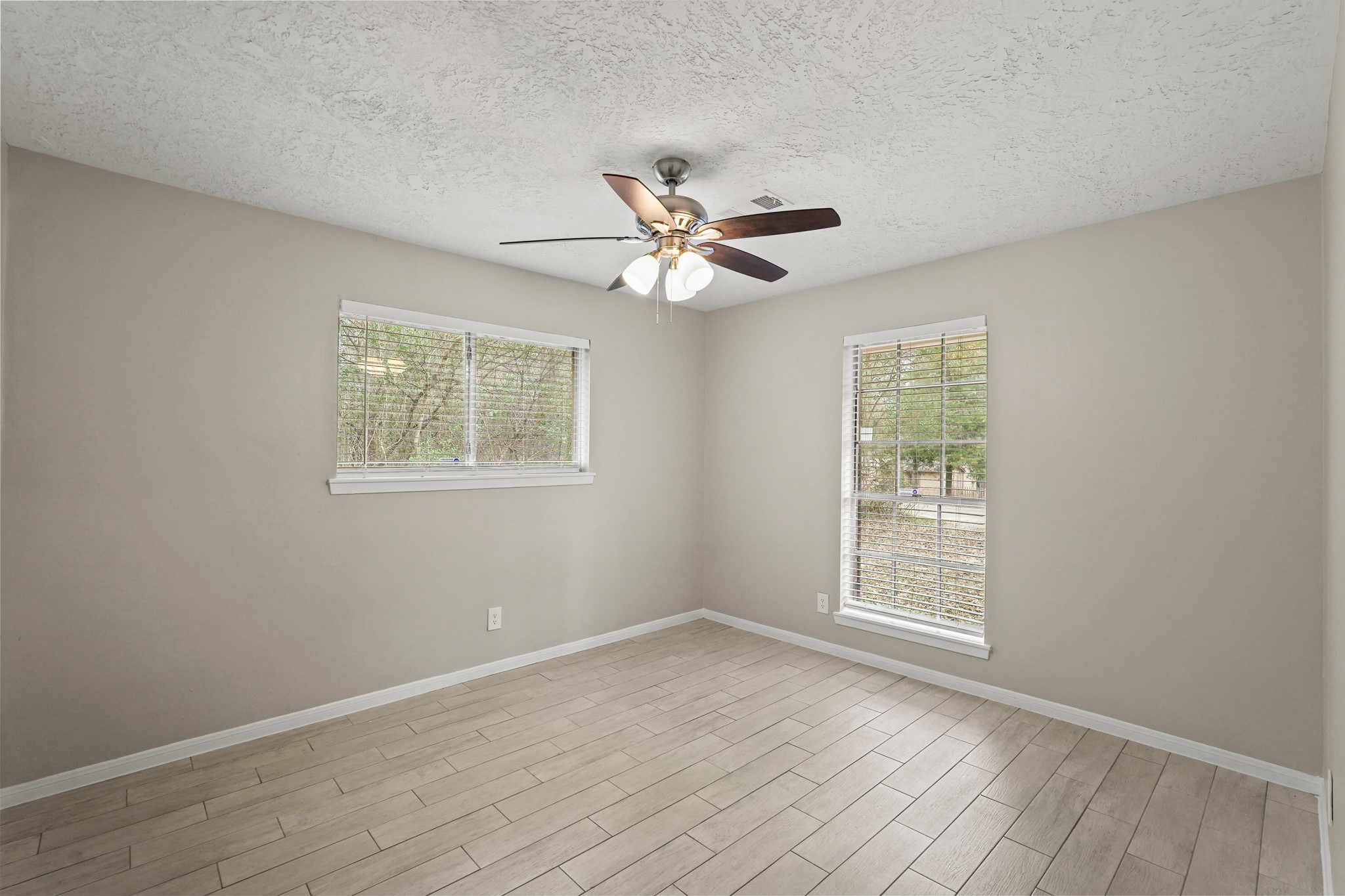 105 Navajo Street Property Photo 4