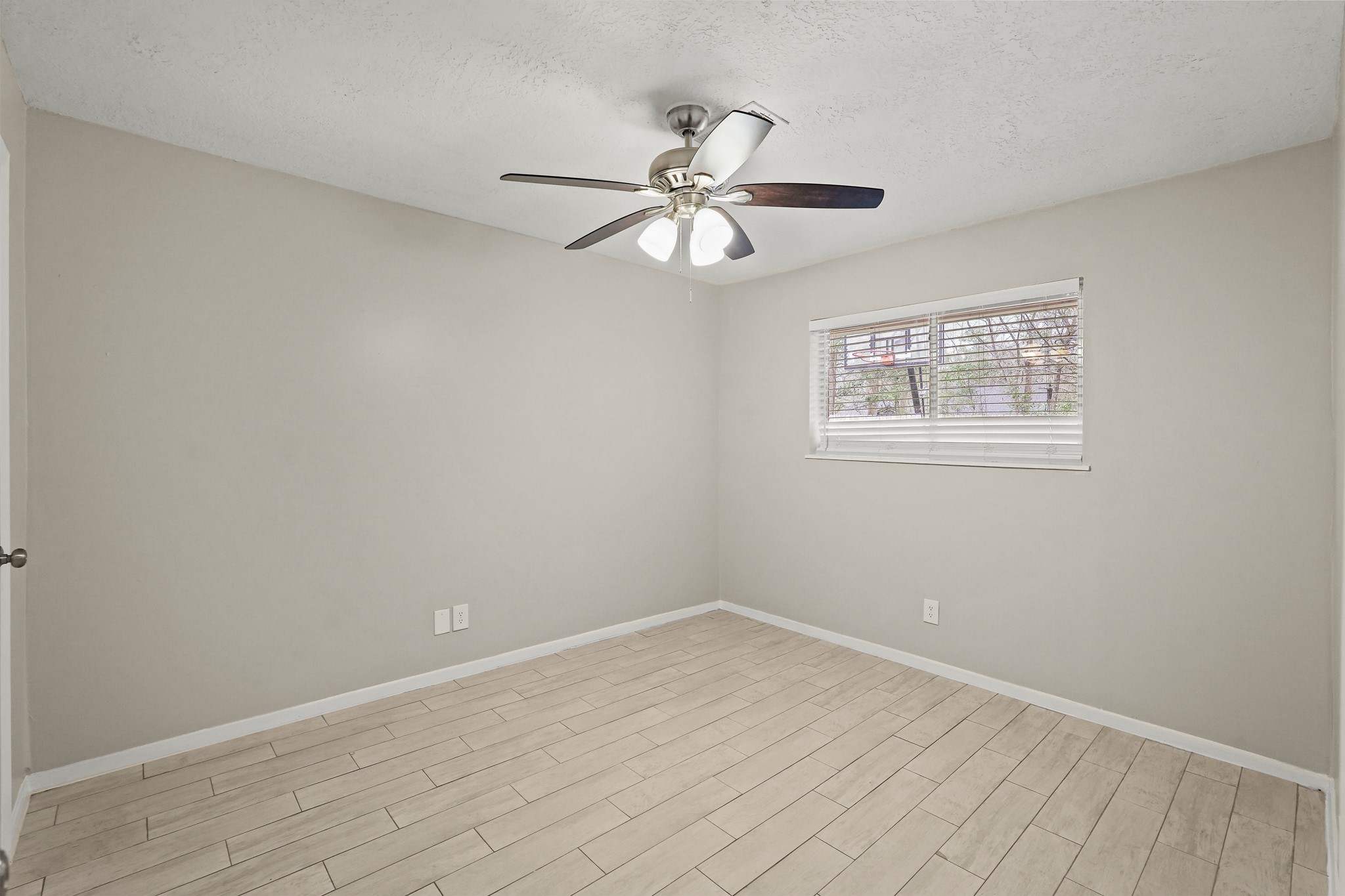 105 Navajo Street Property Photo 6