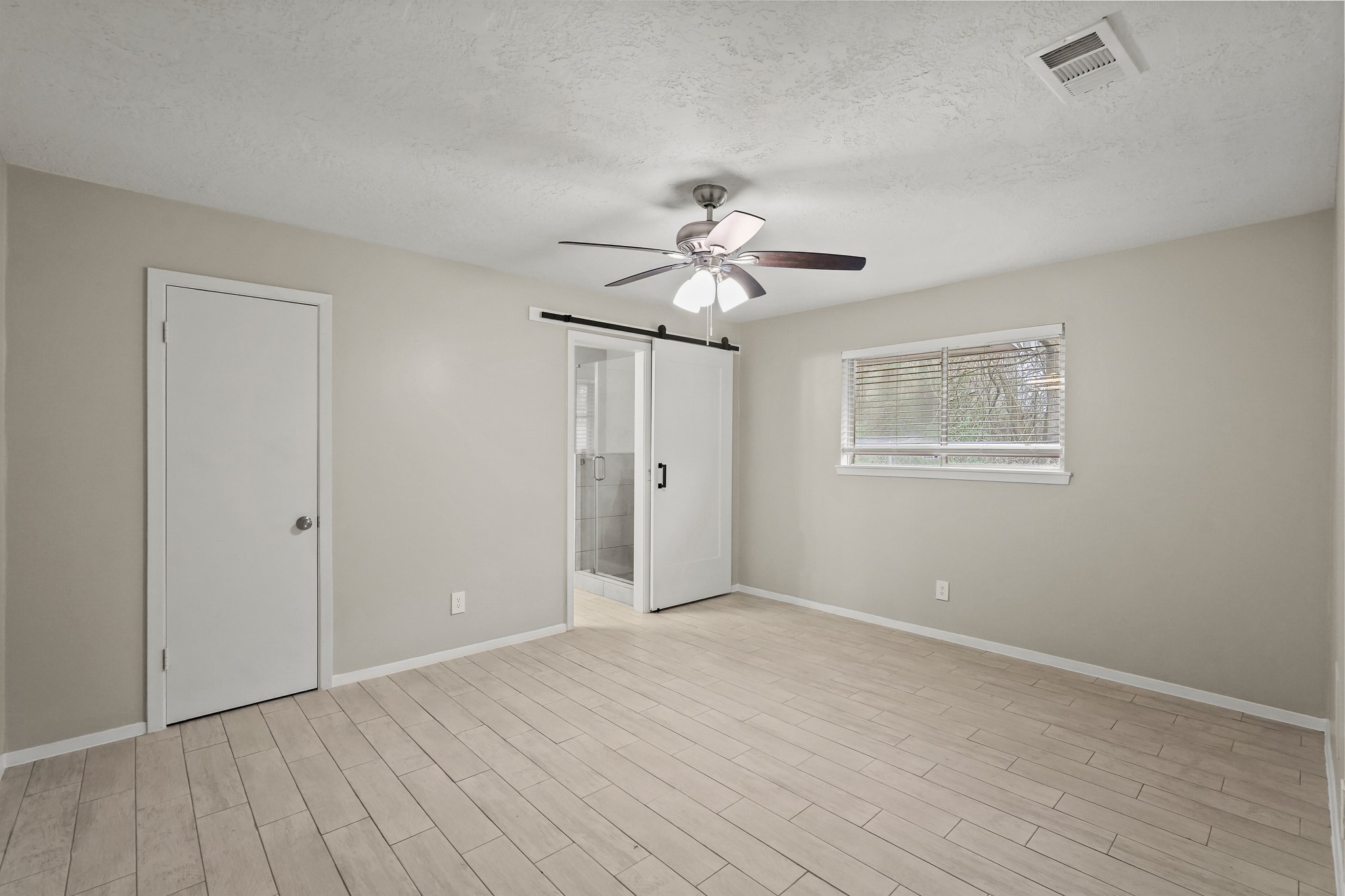 105 Navajo Street Property Photo 7