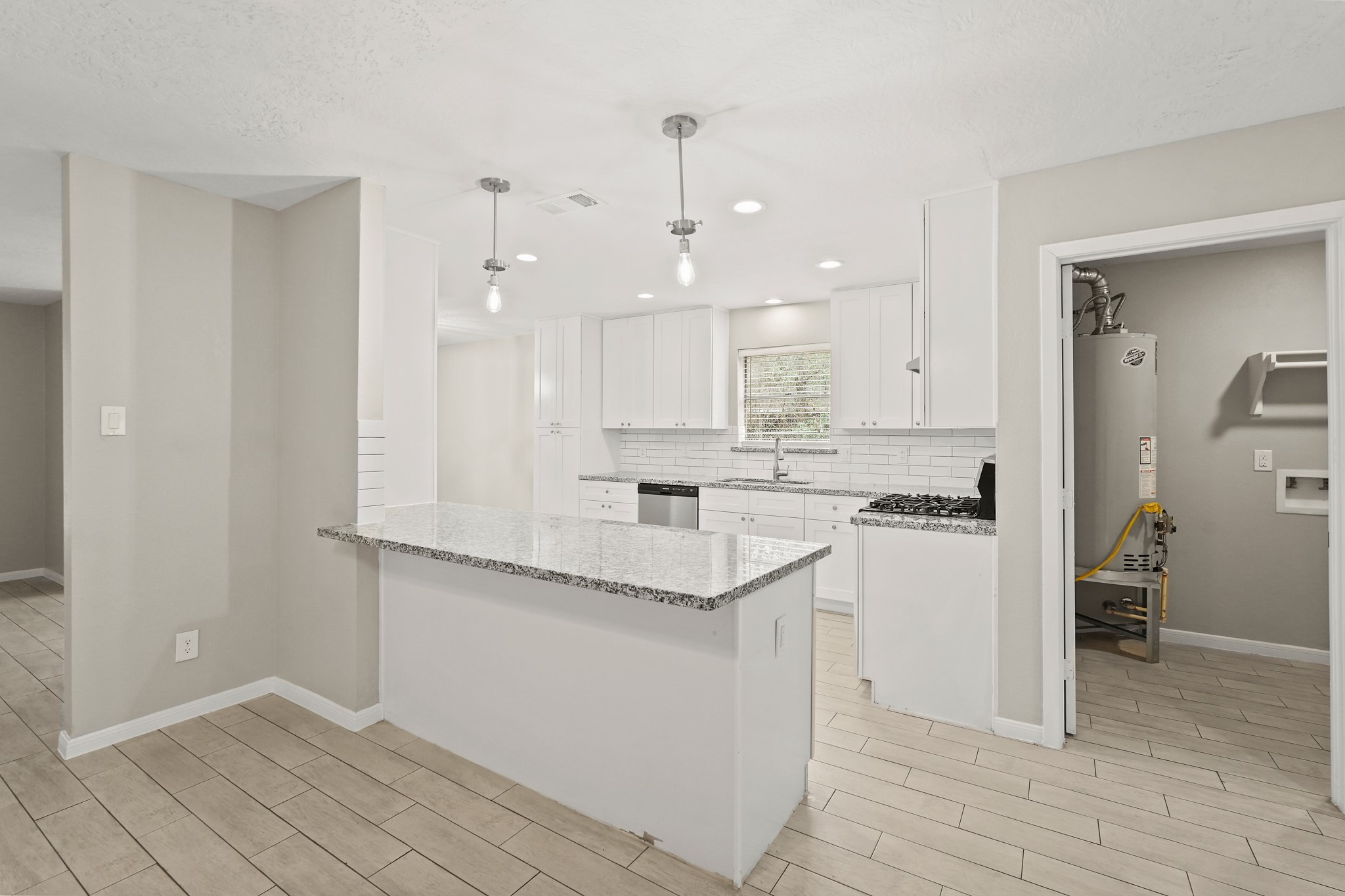 105 Navajo Street Property Photo 14