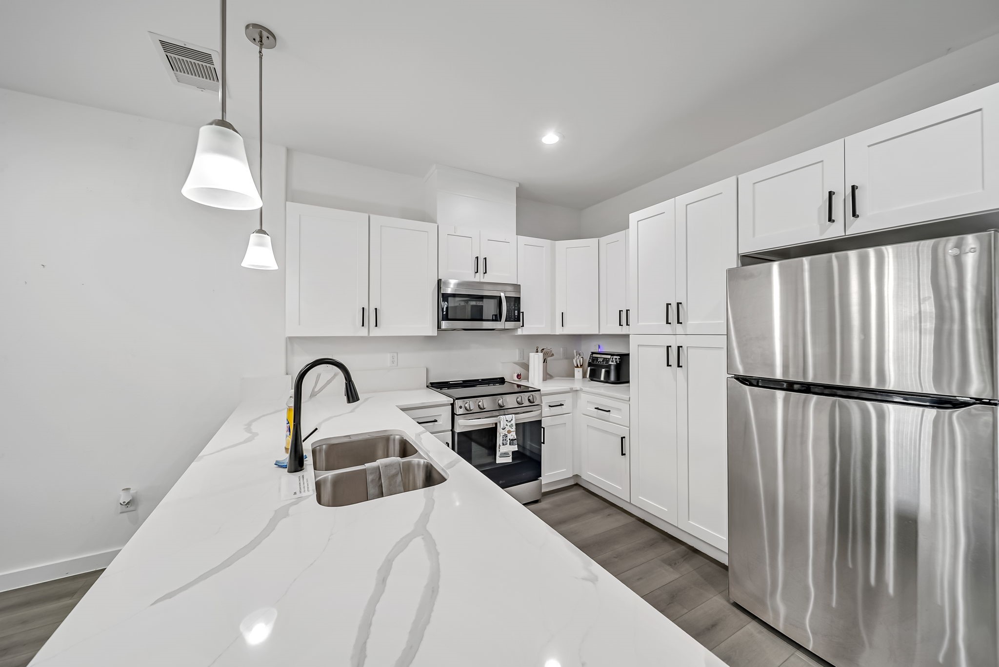 4011 King Street Property Photo 5