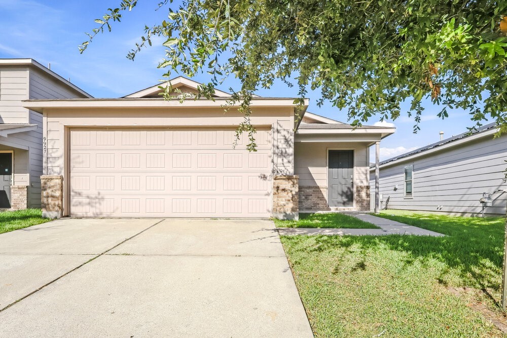 9927 Sanders Rose Lane Property Photo 1