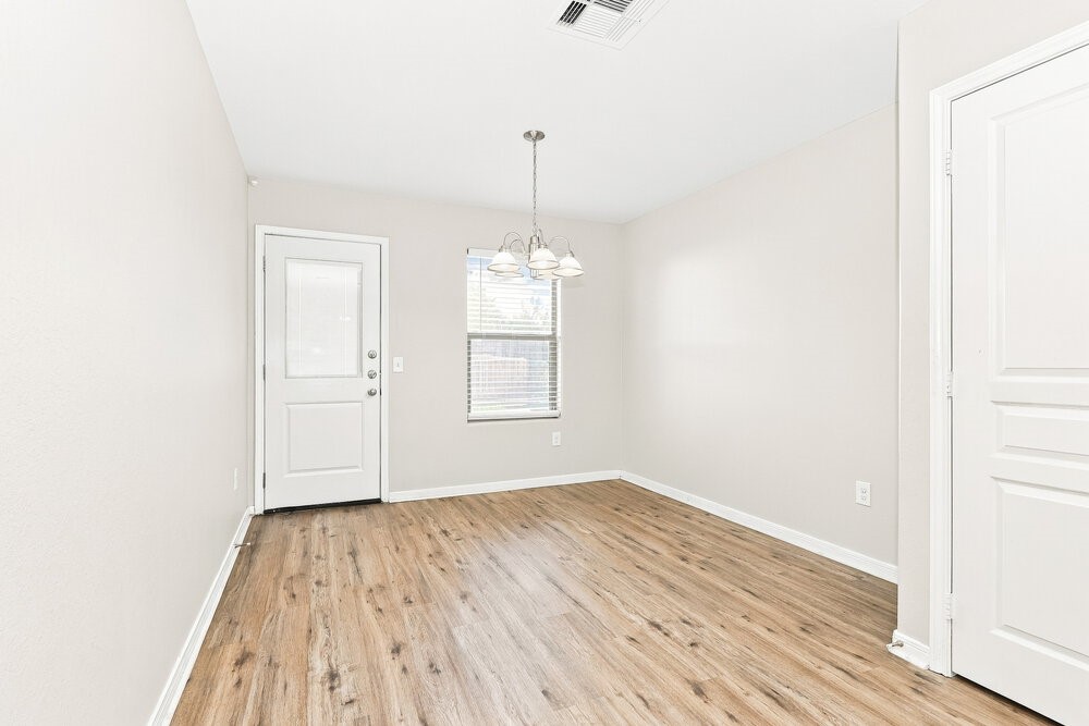 9927 Sanders Rose Lane Property Photo 6
