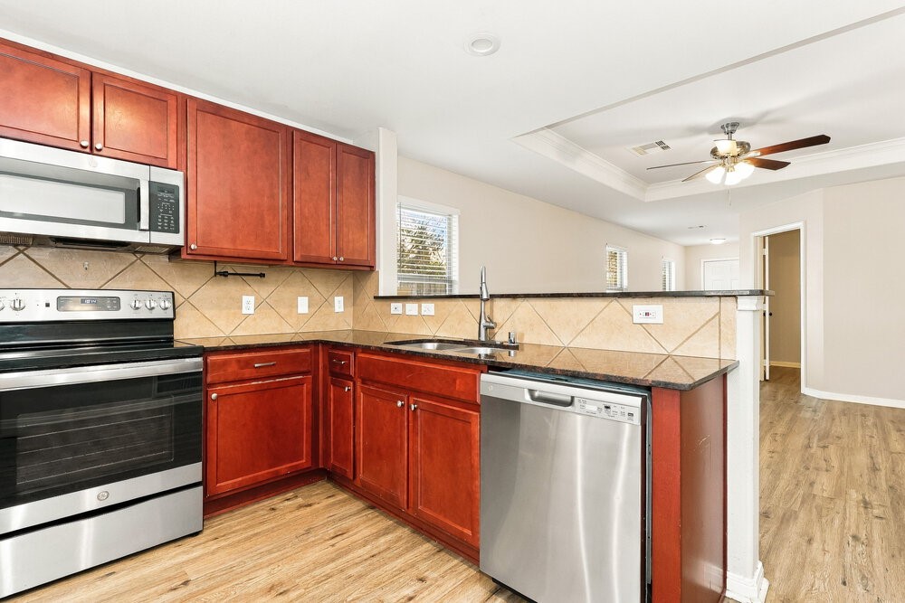 9927 Sanders Rose Lane Property Photo 7