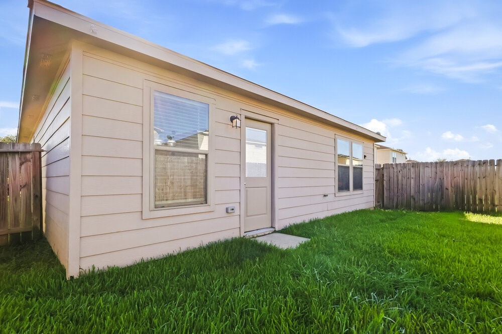 9927 Sanders Rose Lane Property Photo 16