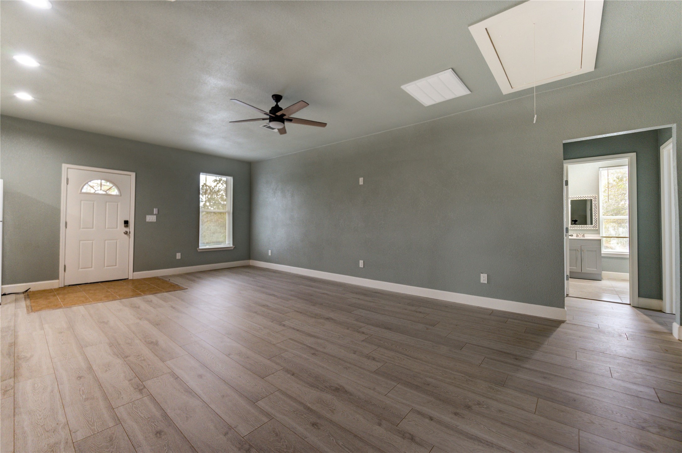 4323 Continental Drive Property Photo 6